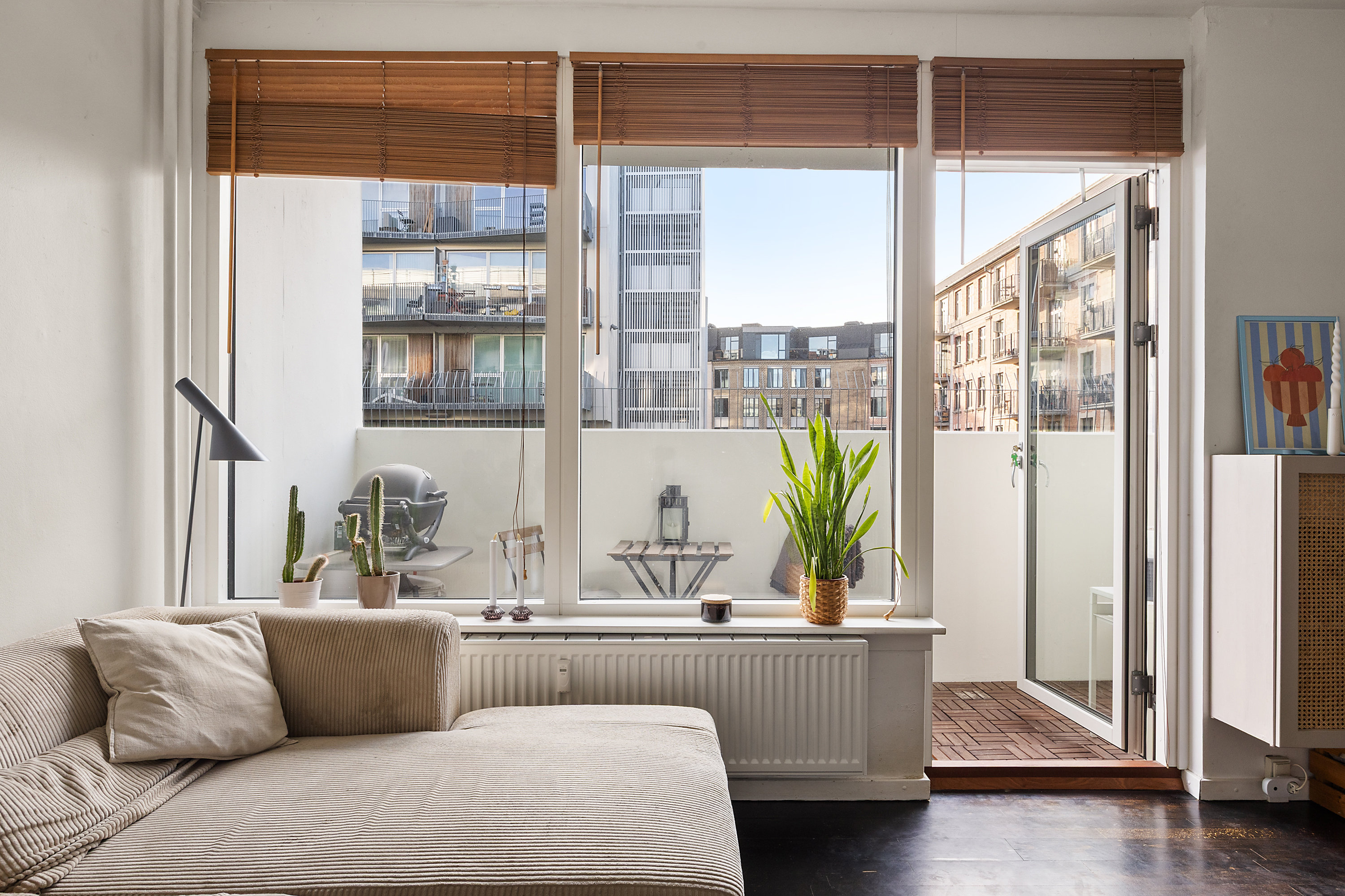 Fremhævet stue billede i fuldskærmstilstand. Billede af Matthæusgade 48B, 1. 110., 1666 København V