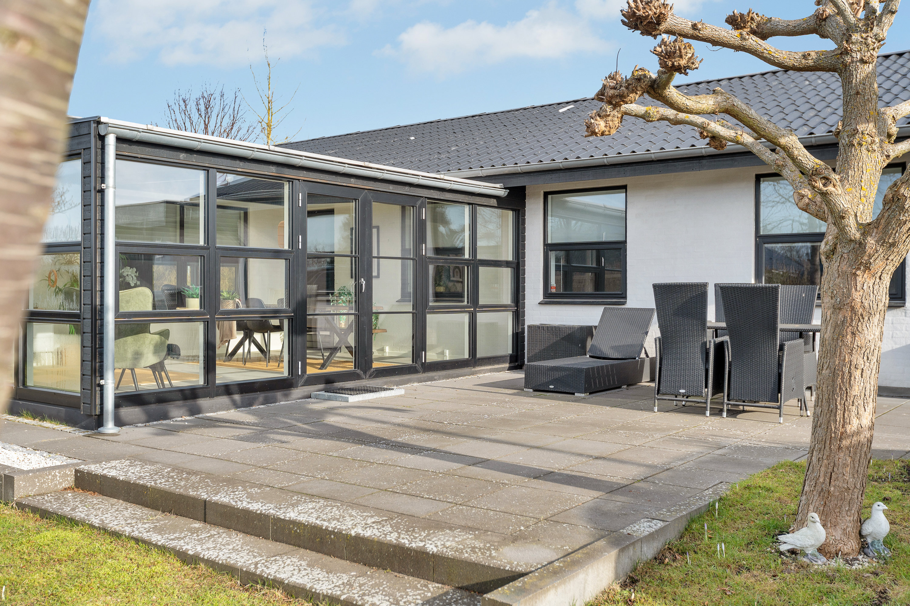 Fremhævet terrasse billede i fuldskærmstilstand. Billede af Vårbuen 62, 2750 Ballerup