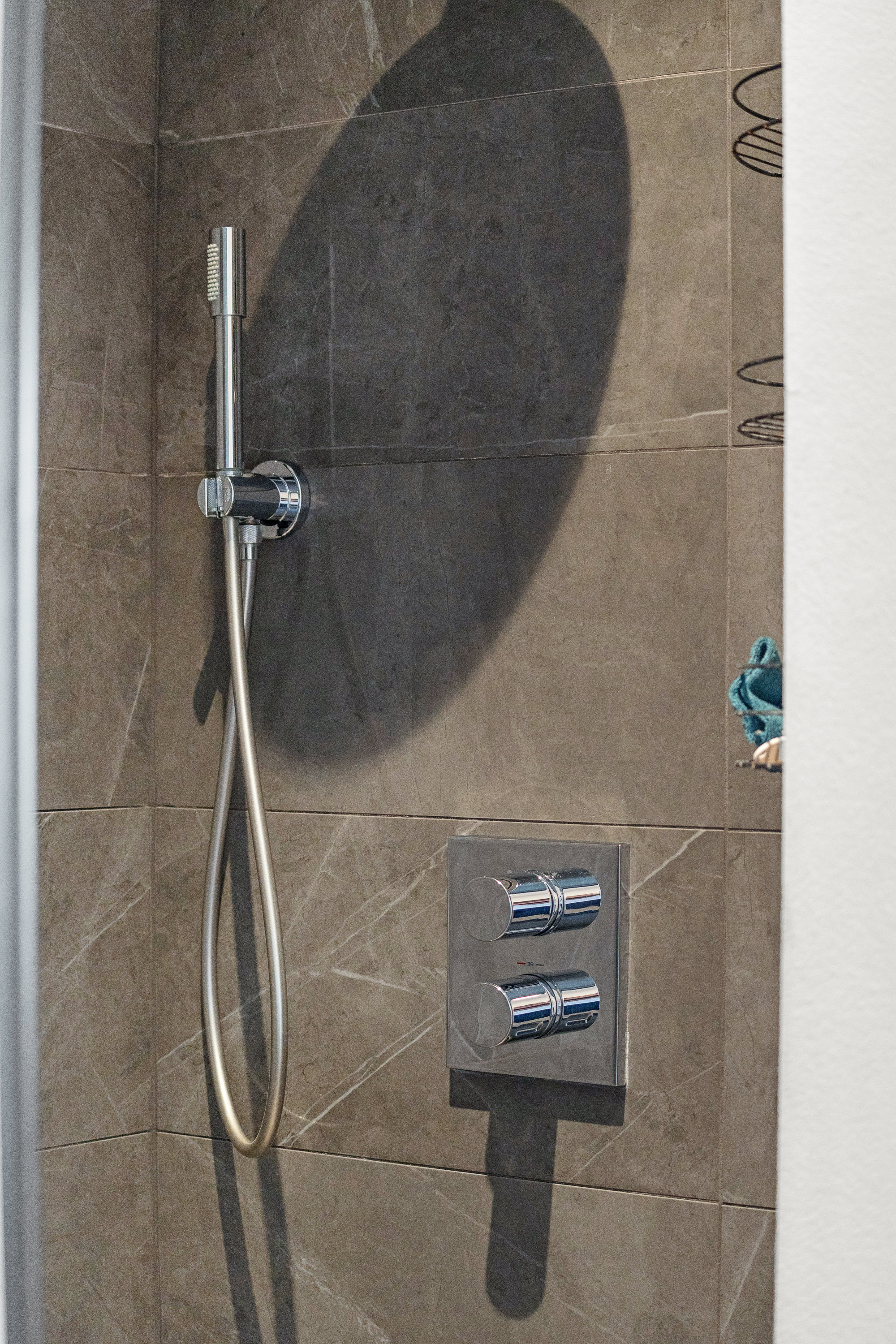 Fremhævet badeværelse billede i fuldskærmstilstand. Billede af Vårbuen 62, 2750 Ballerup