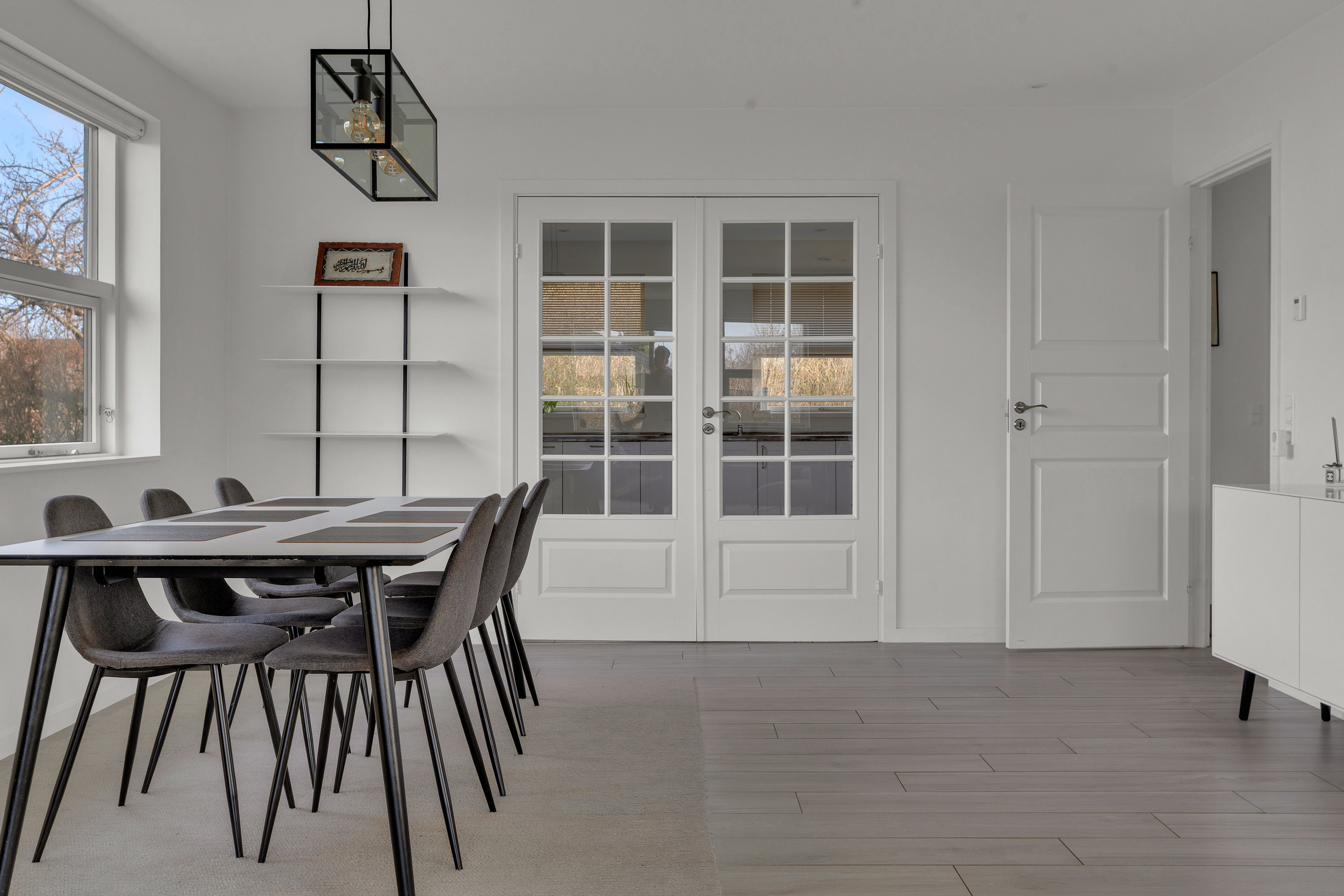 Fremhævet stue billede i fuldskærmstilstand. Billede af Vårbuen 62, 2750 Ballerup