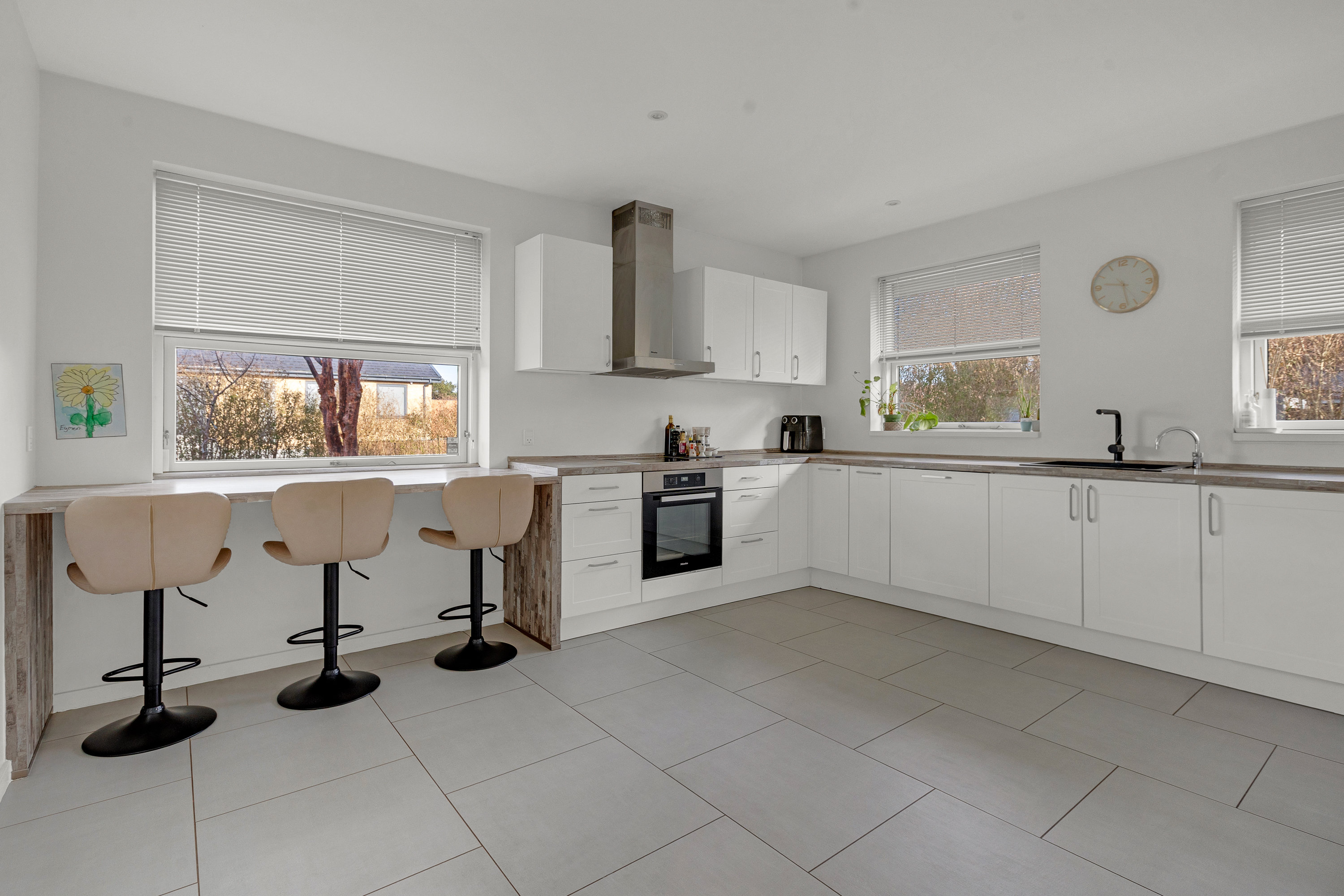 Fremhævet køkken billede i fuldskærmstilstand. Billede af Vårbuen 62, 2750 Ballerup