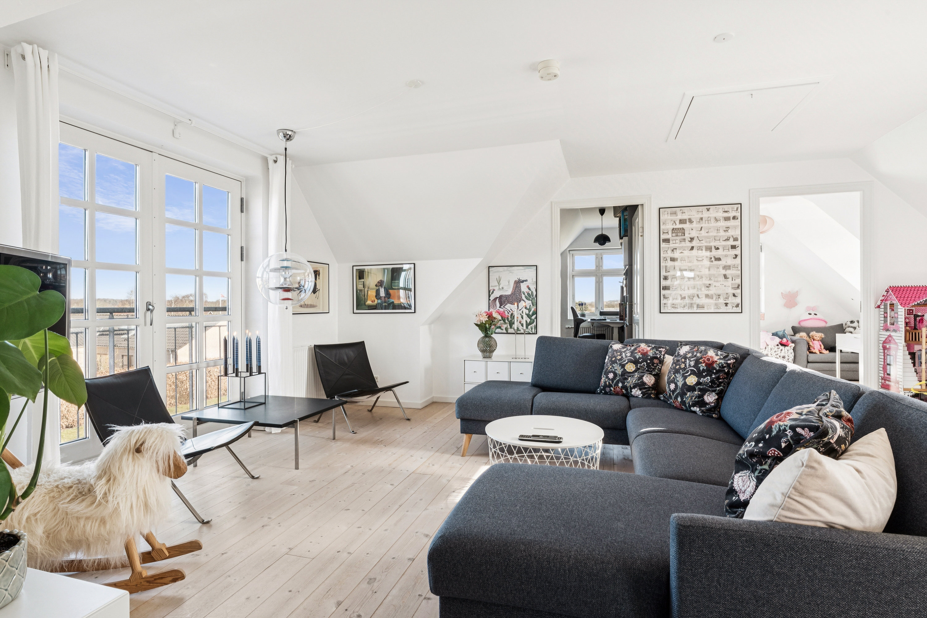 Fremhævet stue billede i fuldskærmstilstand. Billede af Fyrtøjet 1, 9240 Nibe