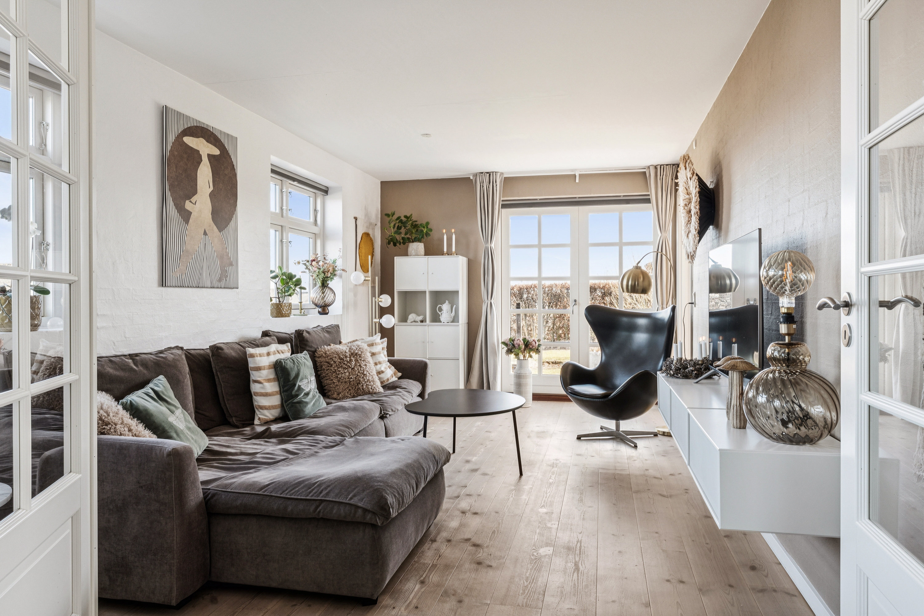 Fremhævet stue billede i fuldskærmstilstand. Billede af Fyrtøjet 1, 9240 Nibe