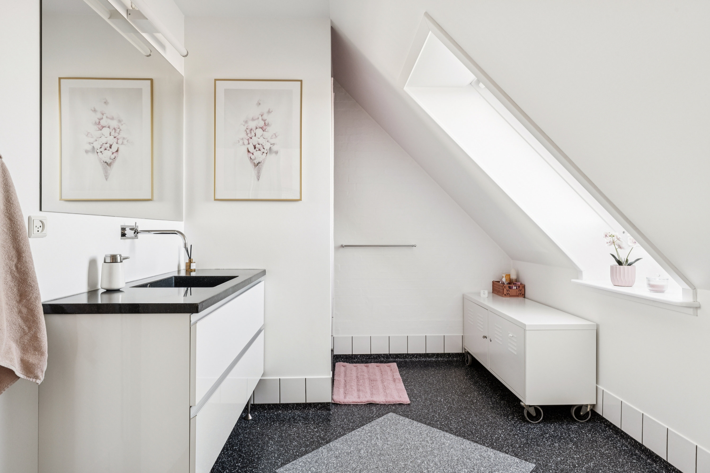 Fremhævet badeværelse billede i fuldskærmstilstand. Billede af Fyrtøjet 1, 9240 Nibe