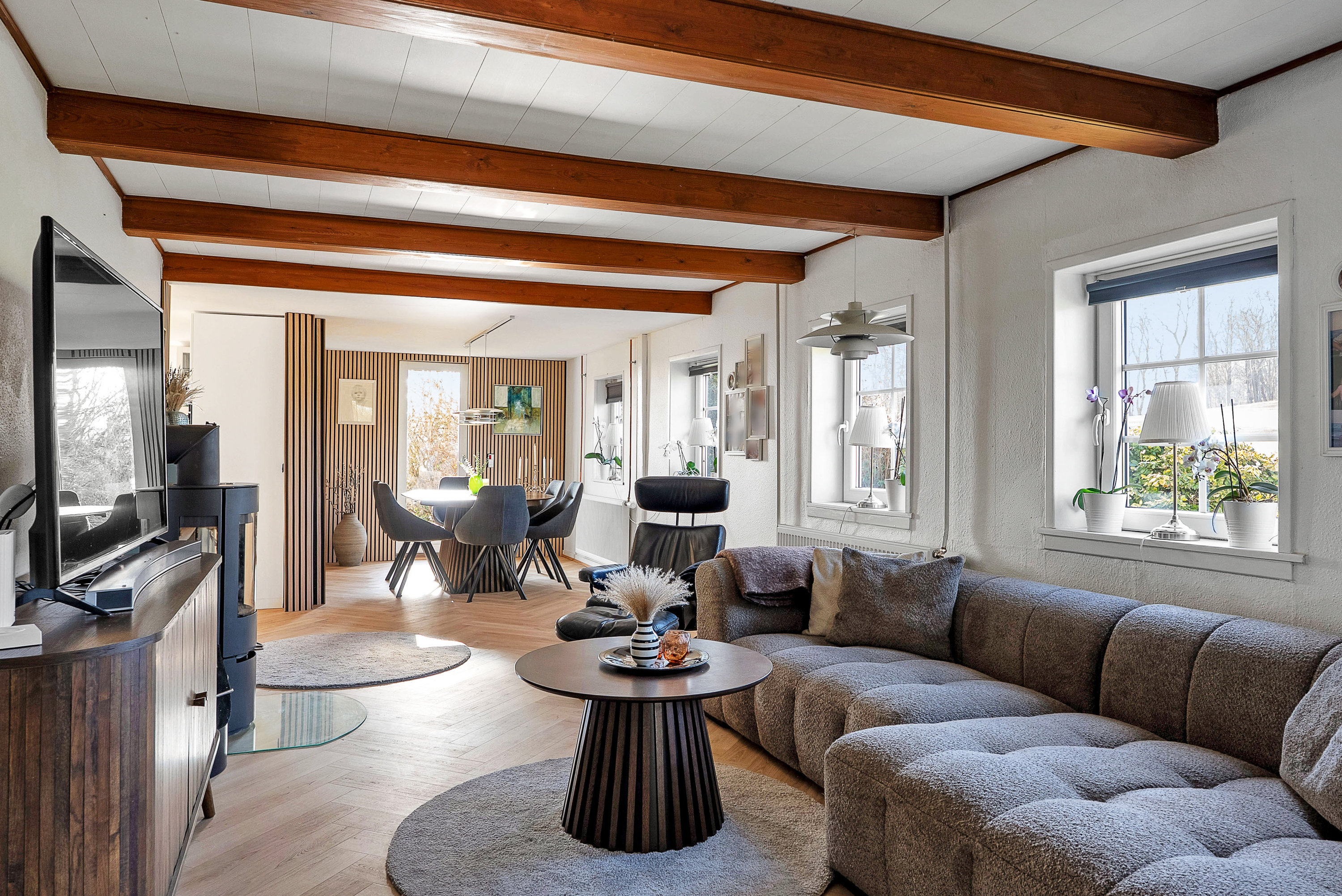 Fremhævet stue billede i fuldskærmstilstand. Billede af Rostrupvej 83, 5471 Søndersø