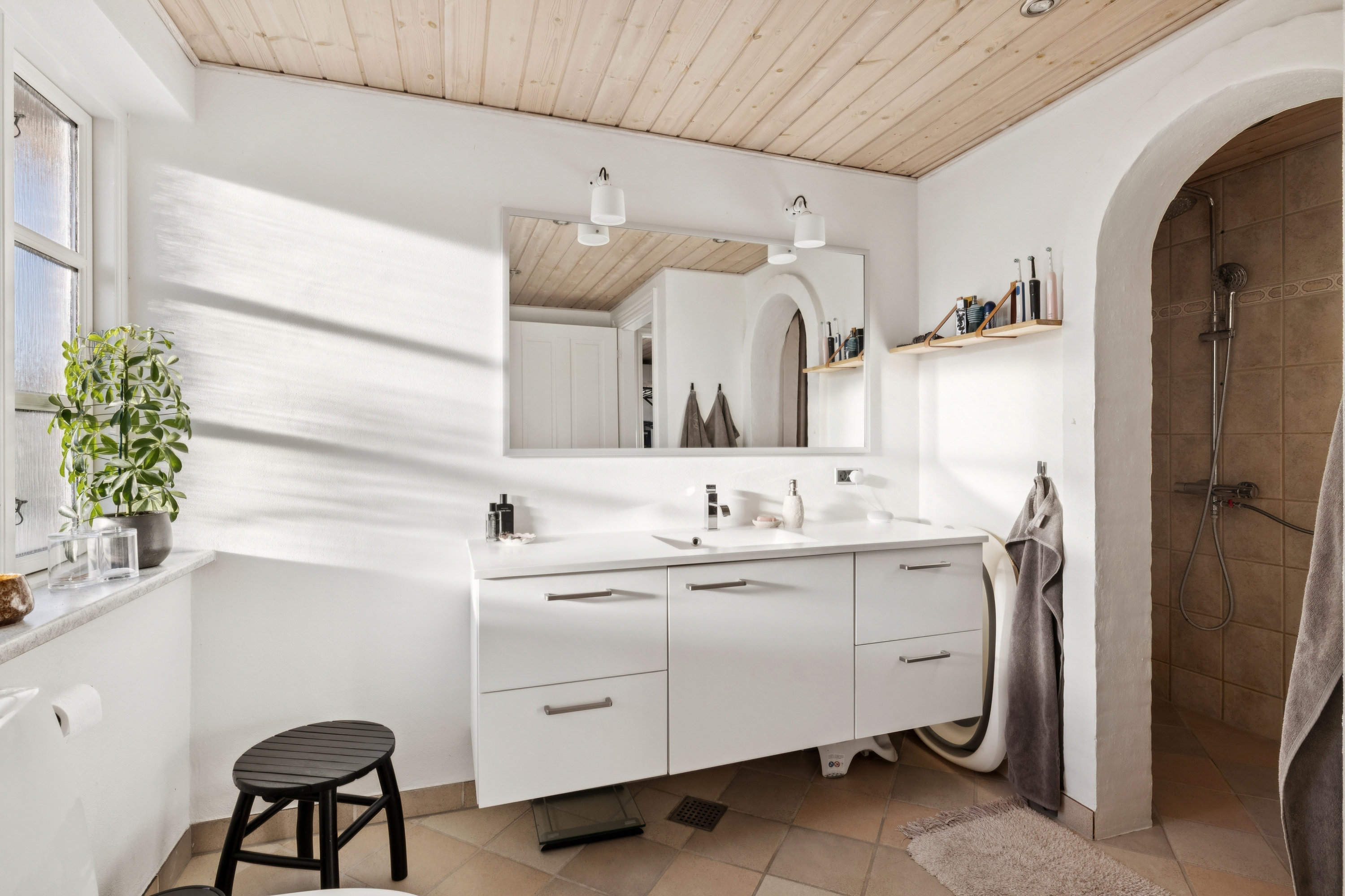 Fremhævet badeværelse billede i fuldskærmstilstand. Billede af Gammelstrupvej 12, 8831 Løgstrup