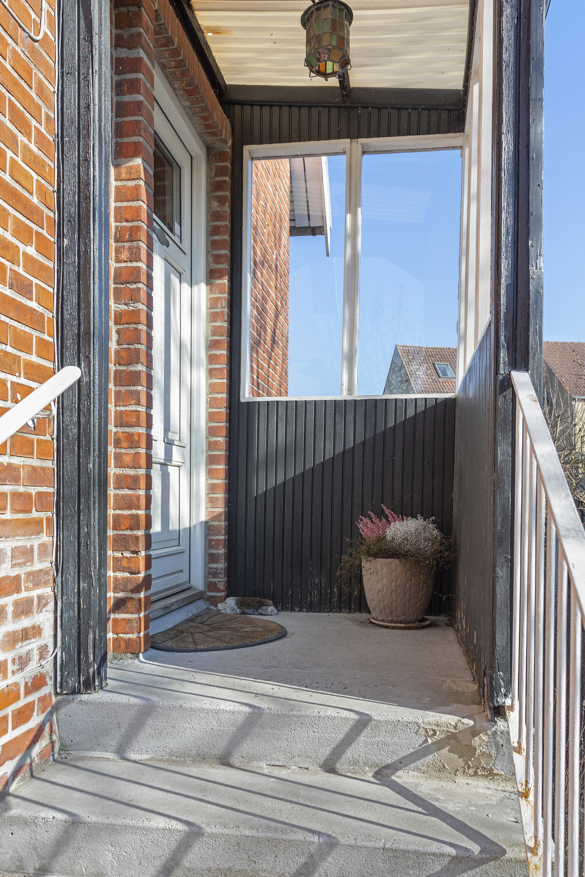 Fremhævet altan billede i fuldskærmstilstand. Billede af Vestbirk Alle 71, 2770 Kastrup