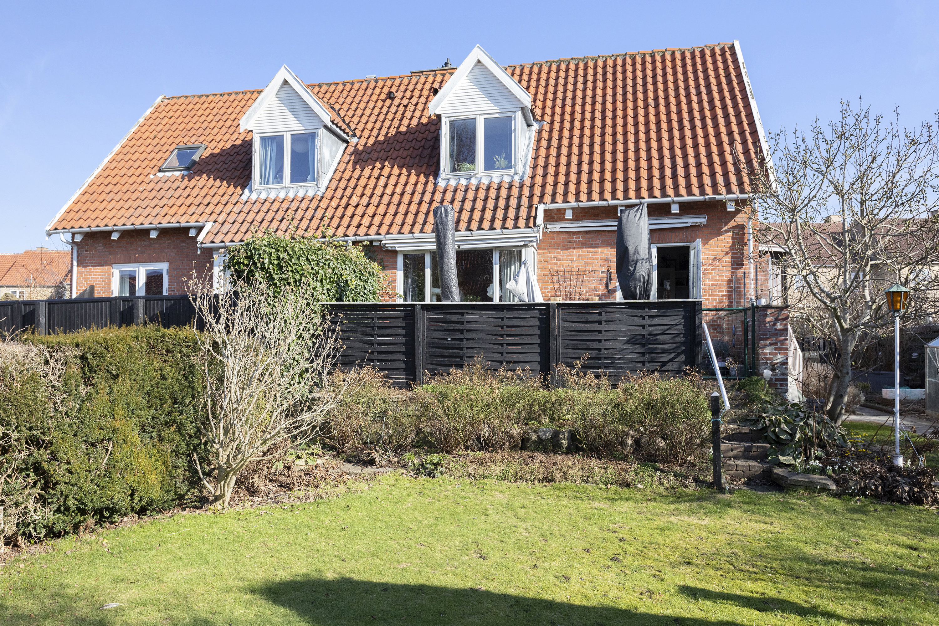 Fremhævet facade billede i fuldskærmstilstand. Billede af Vestbirk Alle 71, 2770 Kastrup