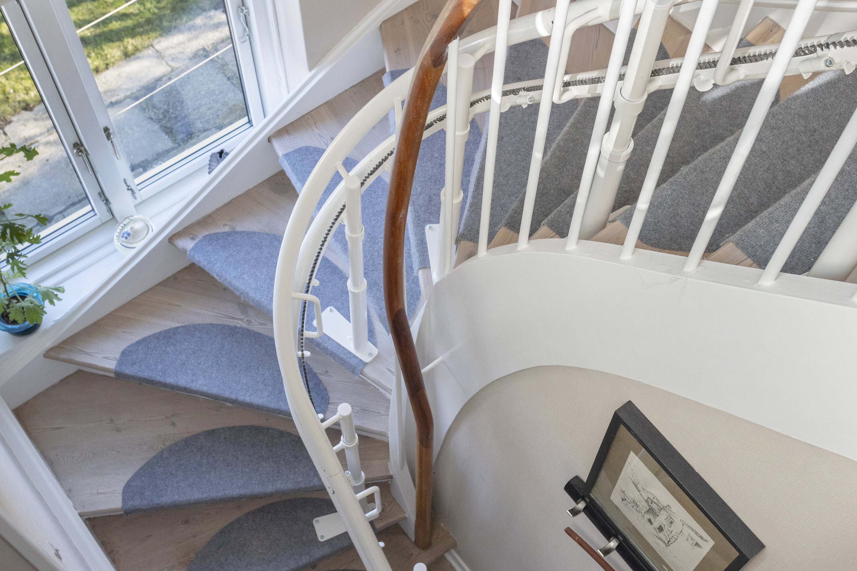 Fremhævet trappe billede i fuldskærmstilstand. Billede af Vestbirk Alle 71, 2770 Kastrup