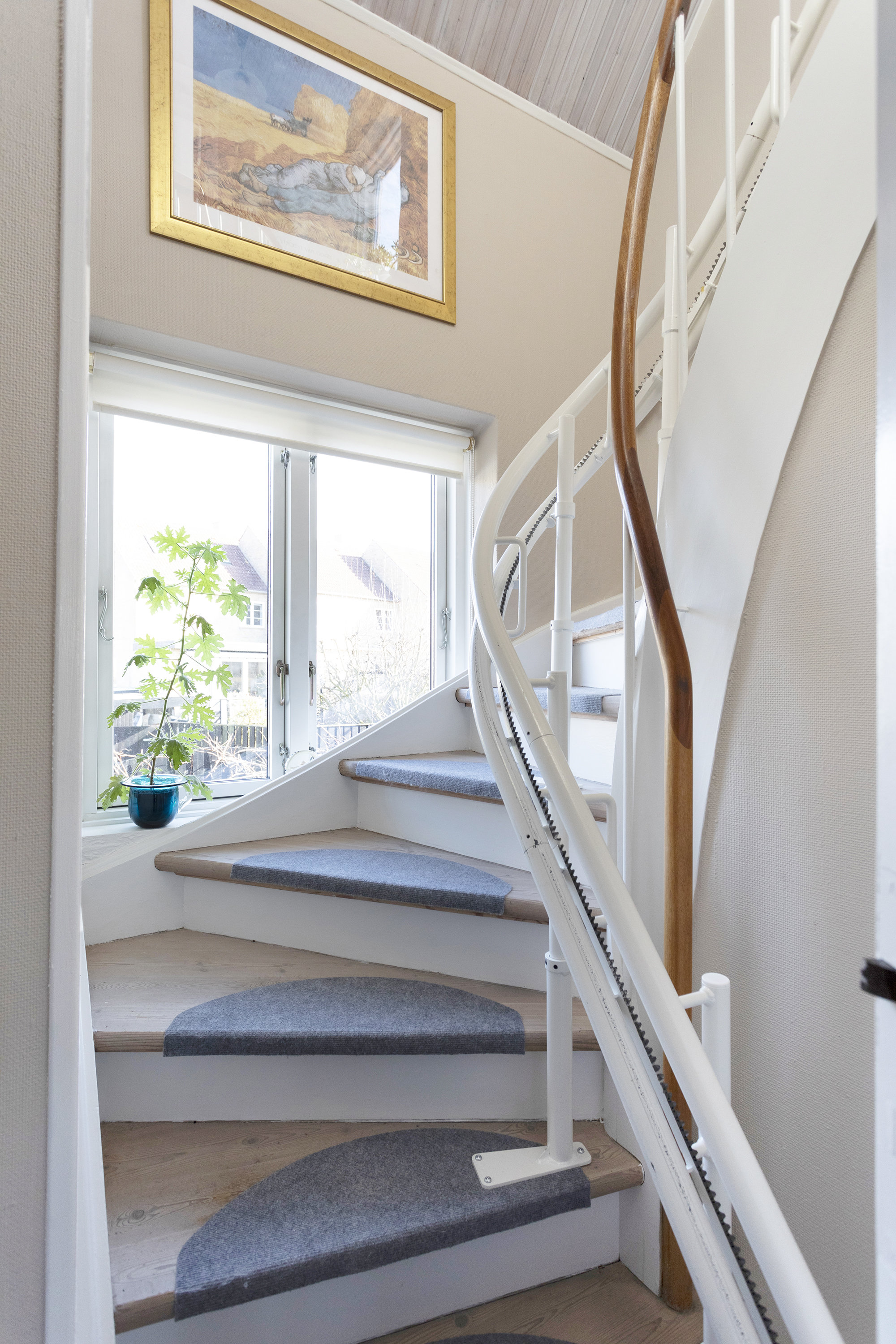 Fremhævet trappe billede i fuldskærmstilstand. Billede af Vestbirk Alle 71, 2770 Kastrup