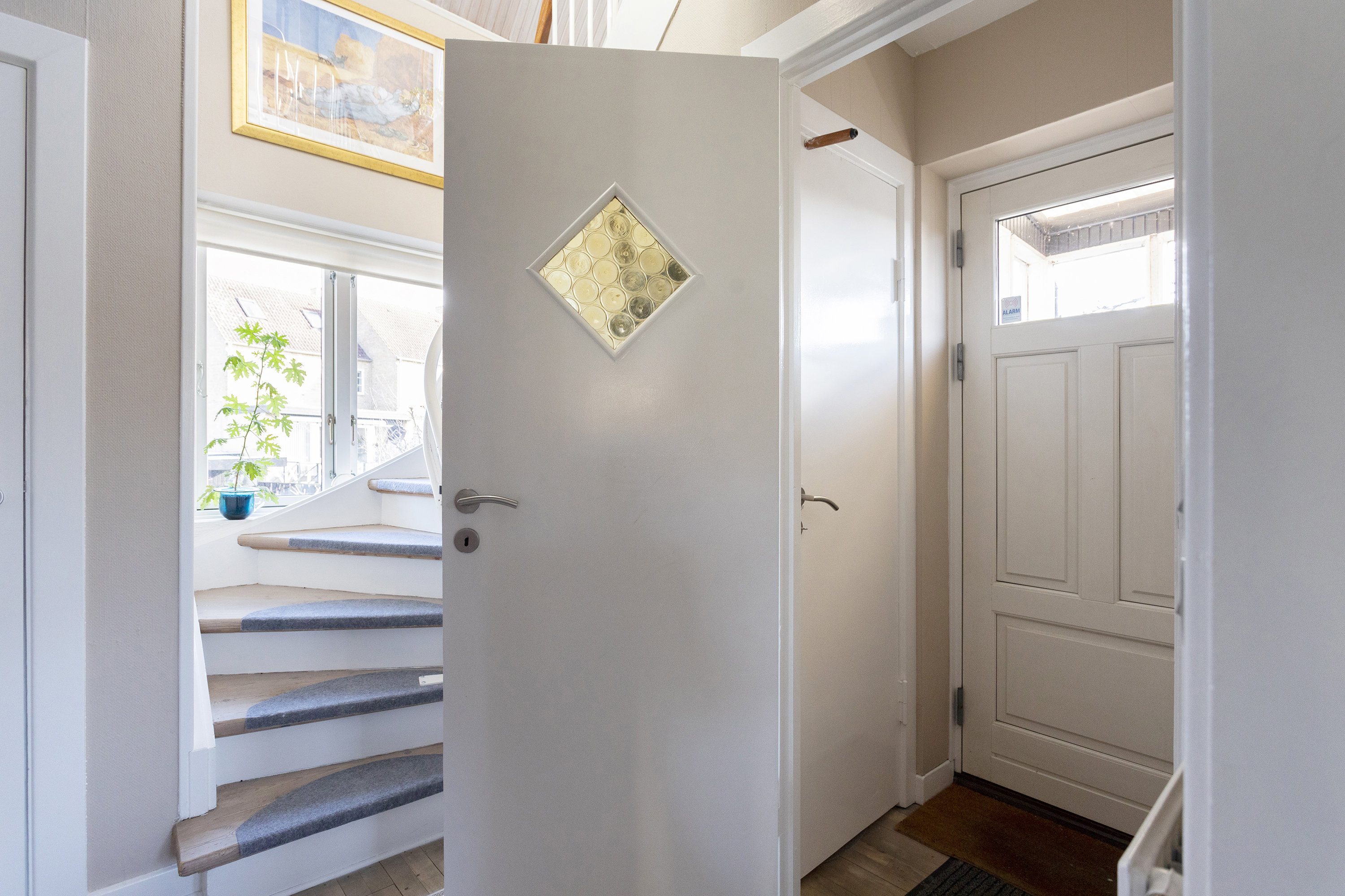 Fremhævet gang billede i fuldskærmstilstand. Billede af Vestbirk Alle 71, 2770 Kastrup