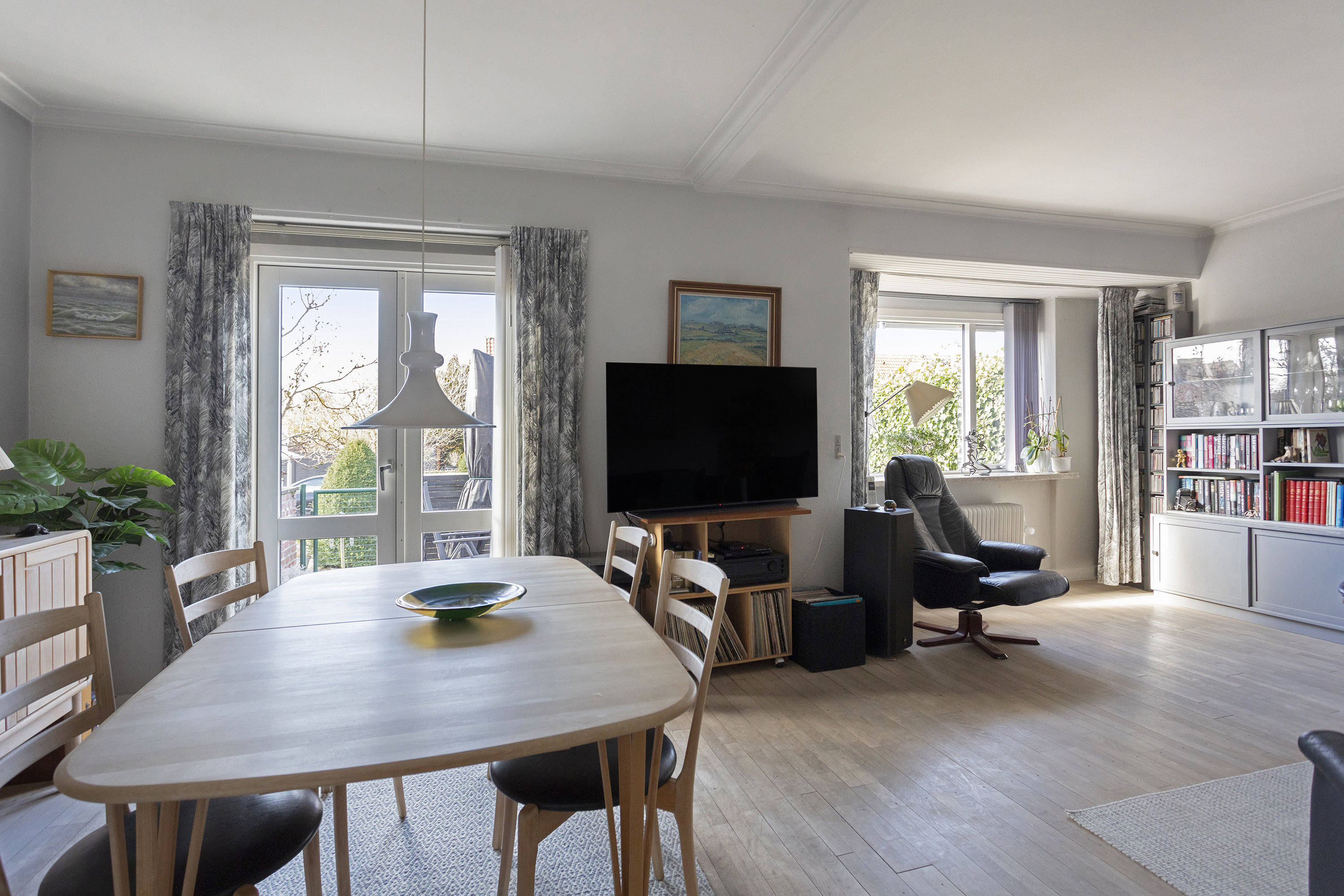 Fremhævet stue billede i fuldskærmstilstand. Billede af Vestbirk Alle 71, 2770 Kastrup