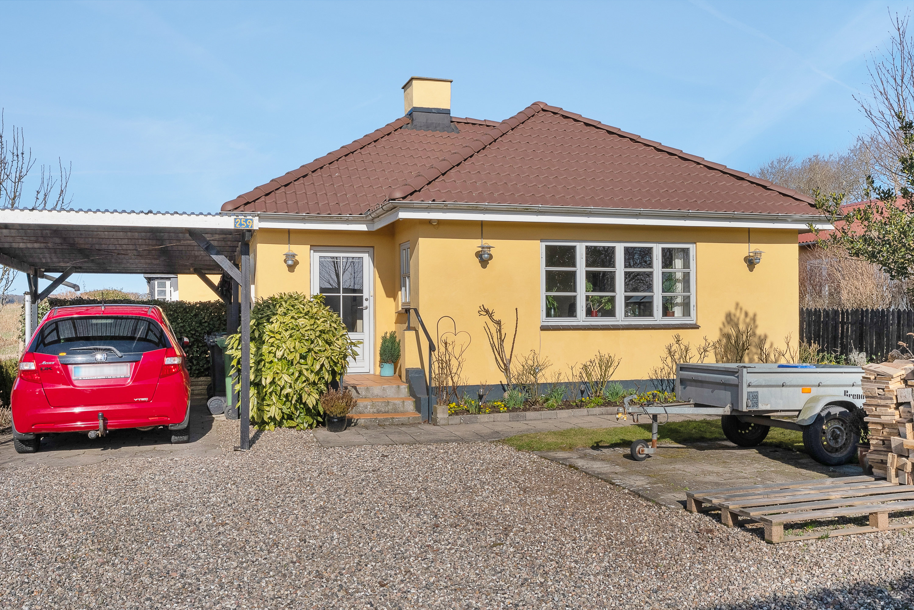 Fremhævet facade billede i fuldskærmstilstand. Billede af Svendborgvej 259, Åstrup, 5600 Faaborg