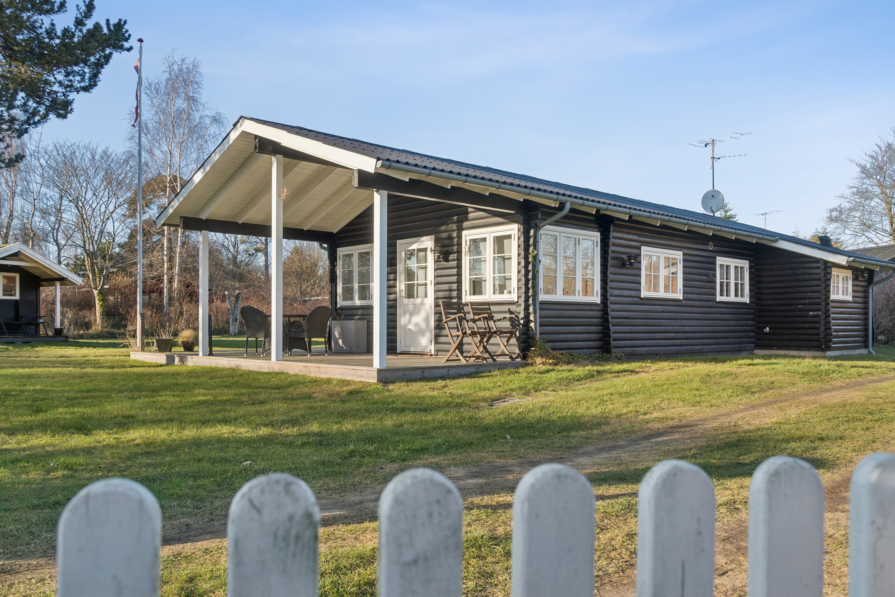 Fremhævet set fra haven billede i fuldskærmstilstand. Billede af Svalevænget 4, 4400 Kalundborg