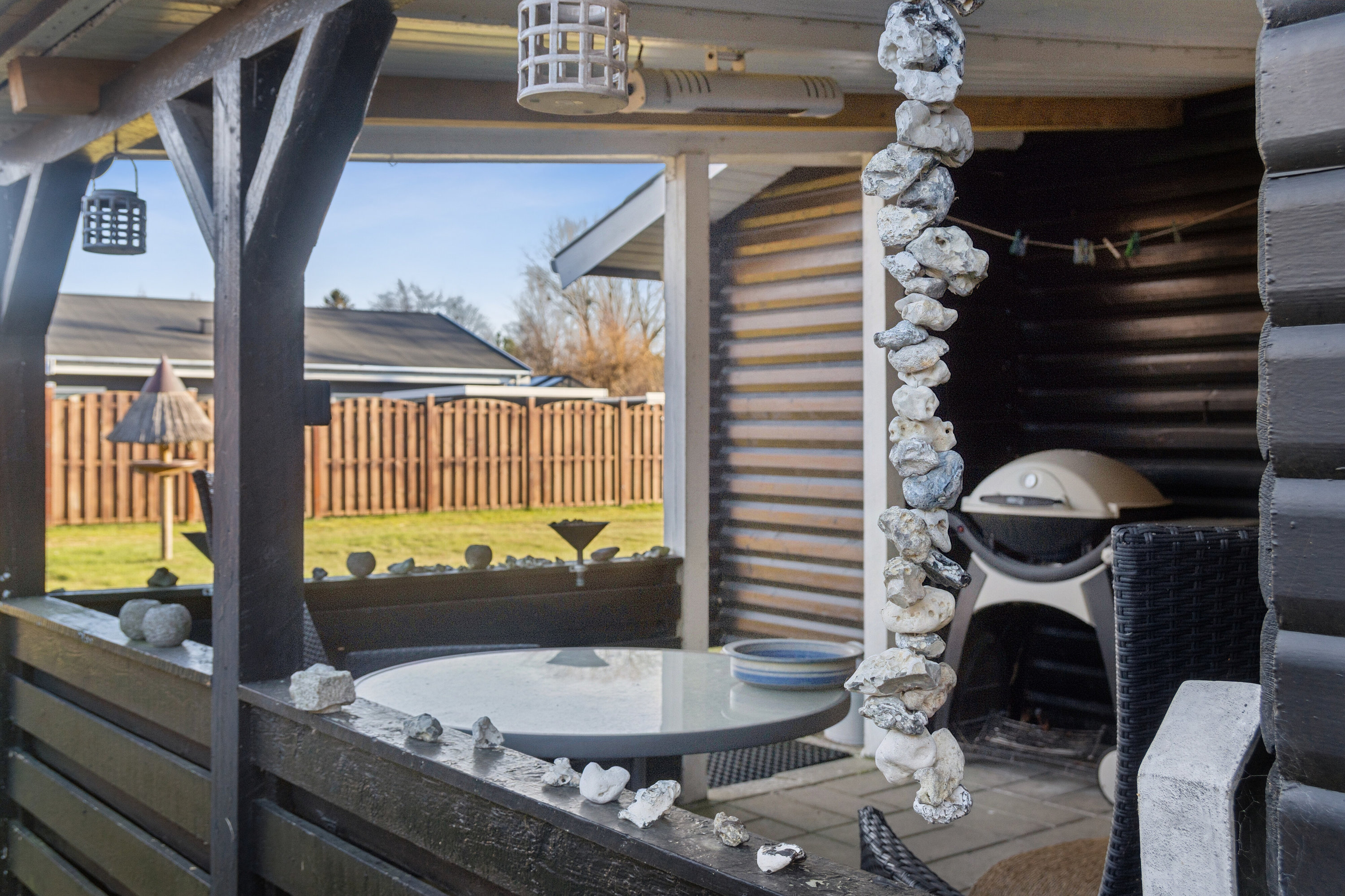 Fremhævet set fra haven billede i fuldskærmstilstand. Billede af Svalevænget 4, 4400 Kalundborg