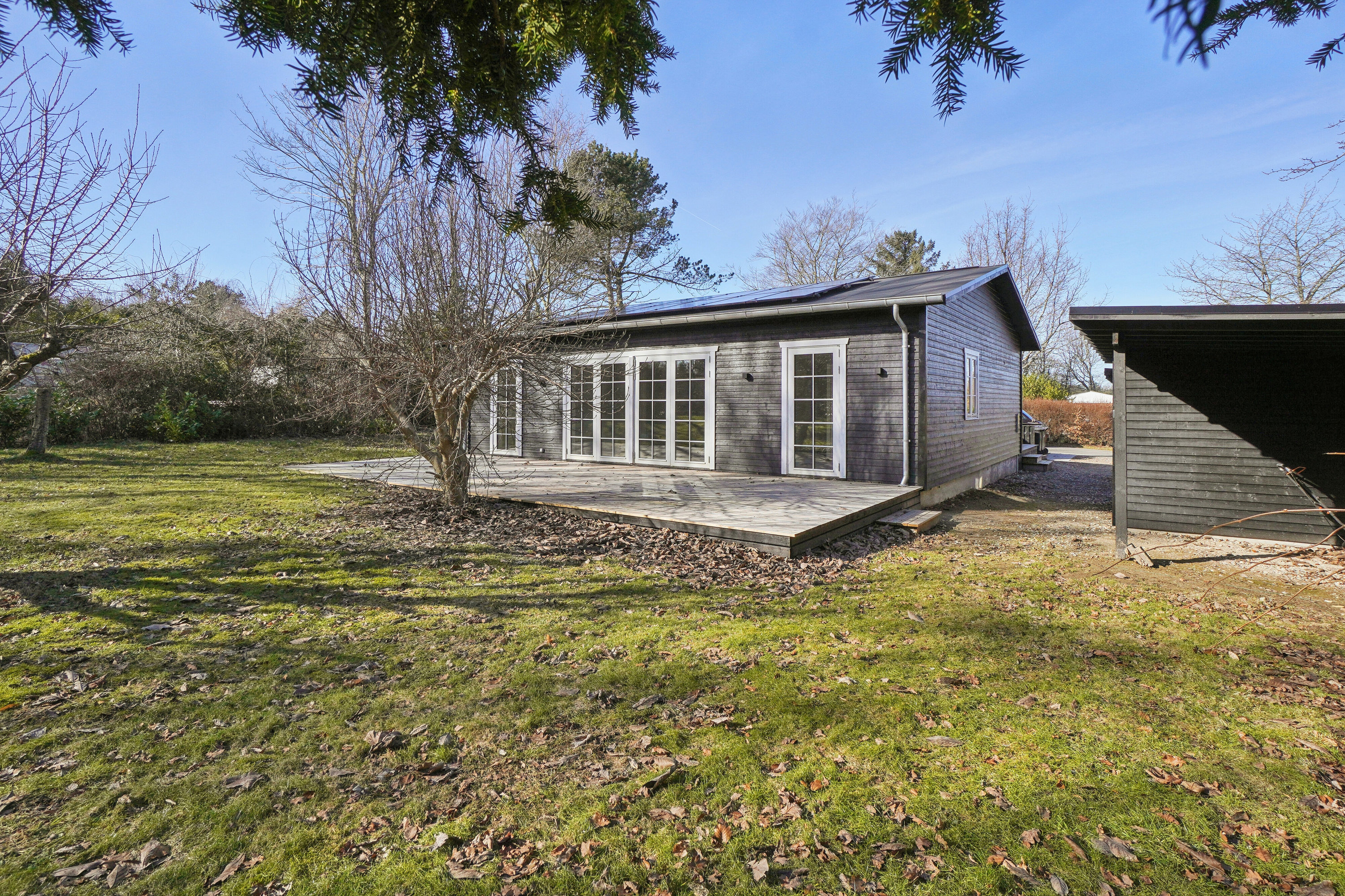 Fremhævet set fra haven billede i fuldskærmstilstand. Billede af Hans Kurtsvej 24, Evetofte, 3370 Melby