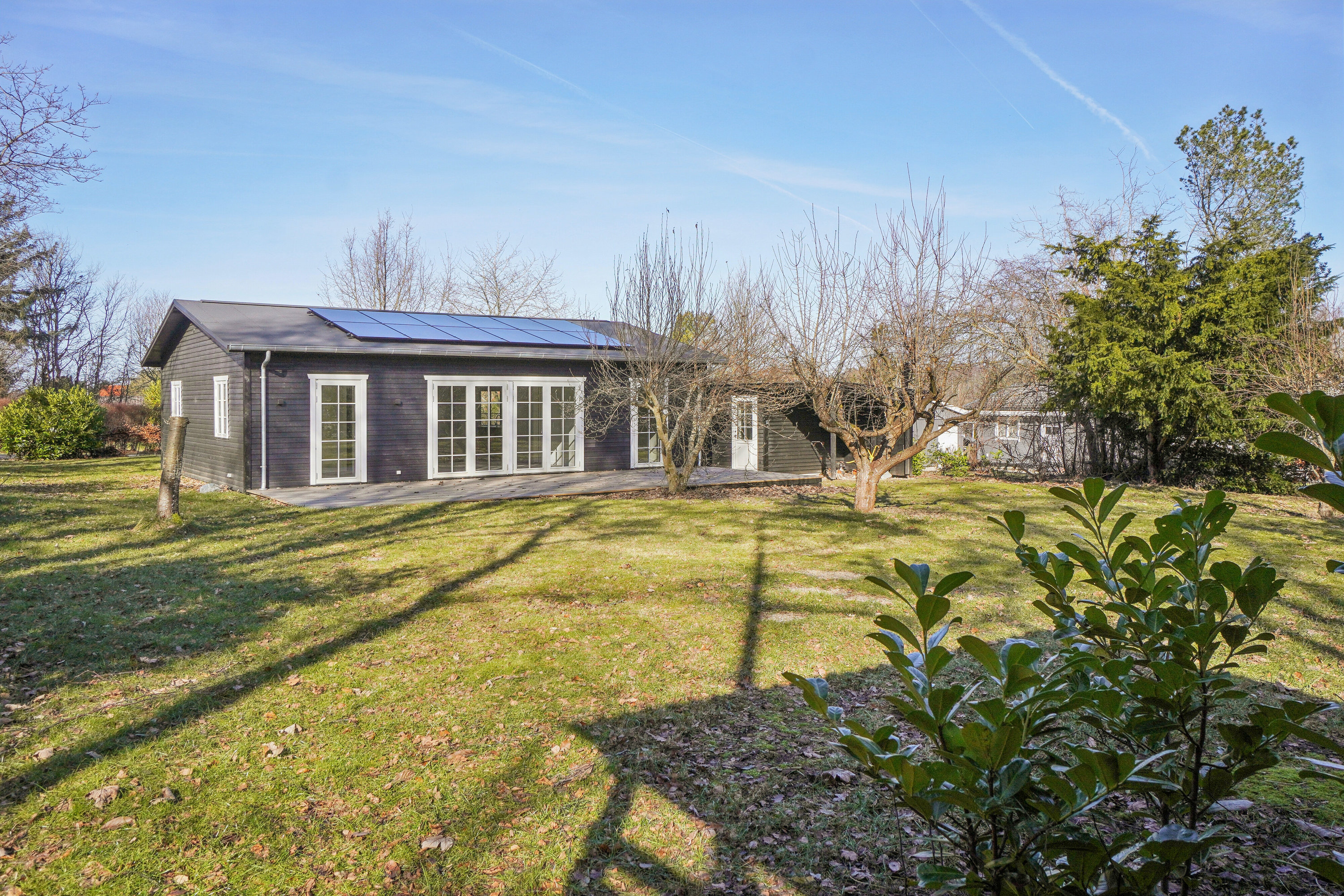 Fremhævet set fra haven billede i fuldskærmstilstand. Billede af Hans Kurtsvej 24, Evetofte, 3370 Melby