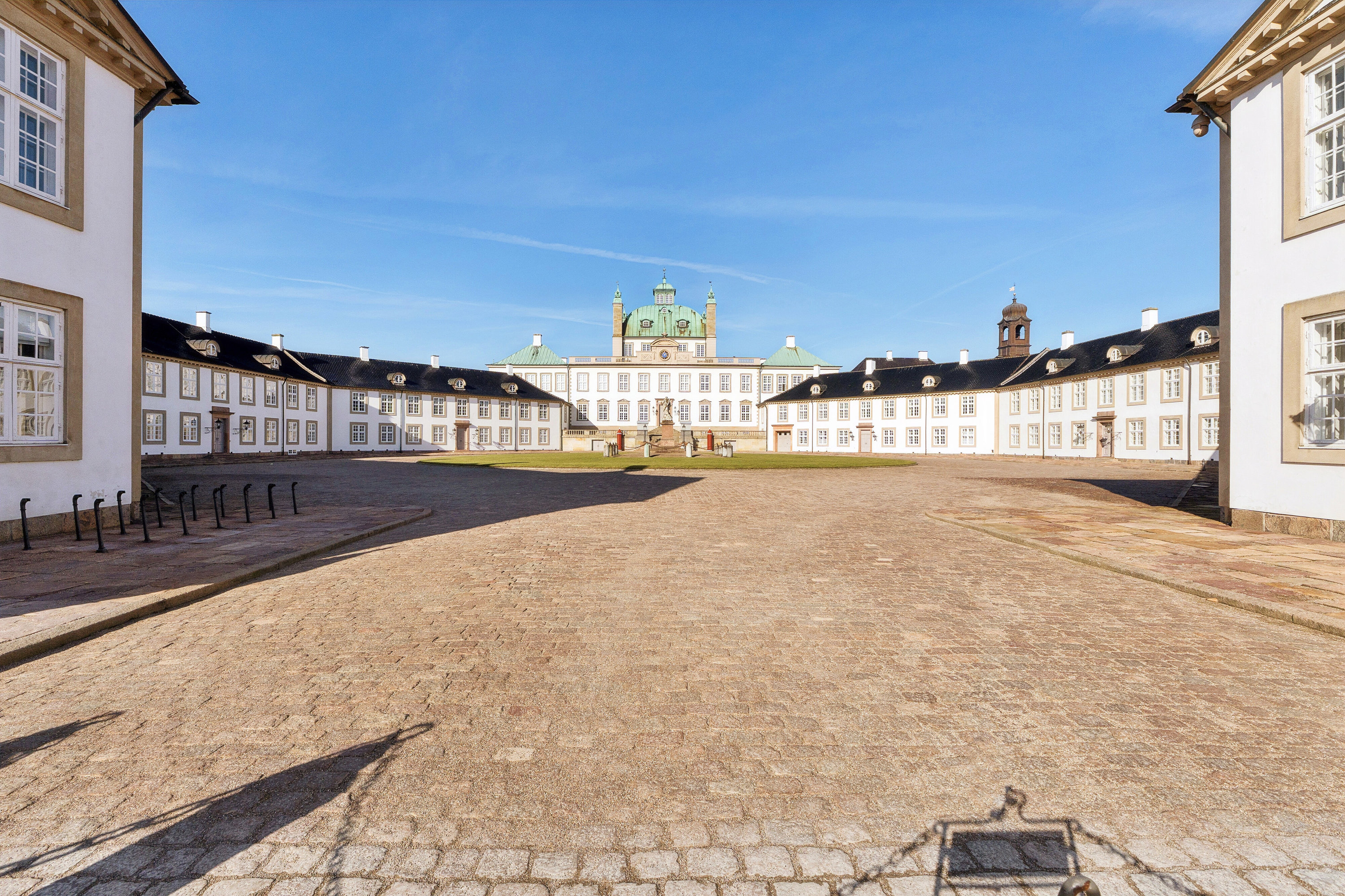 Fremhævet set fra haven billede i fuldskærmstilstand. Billede af Zoarparken 8, 3480 Fredensborg