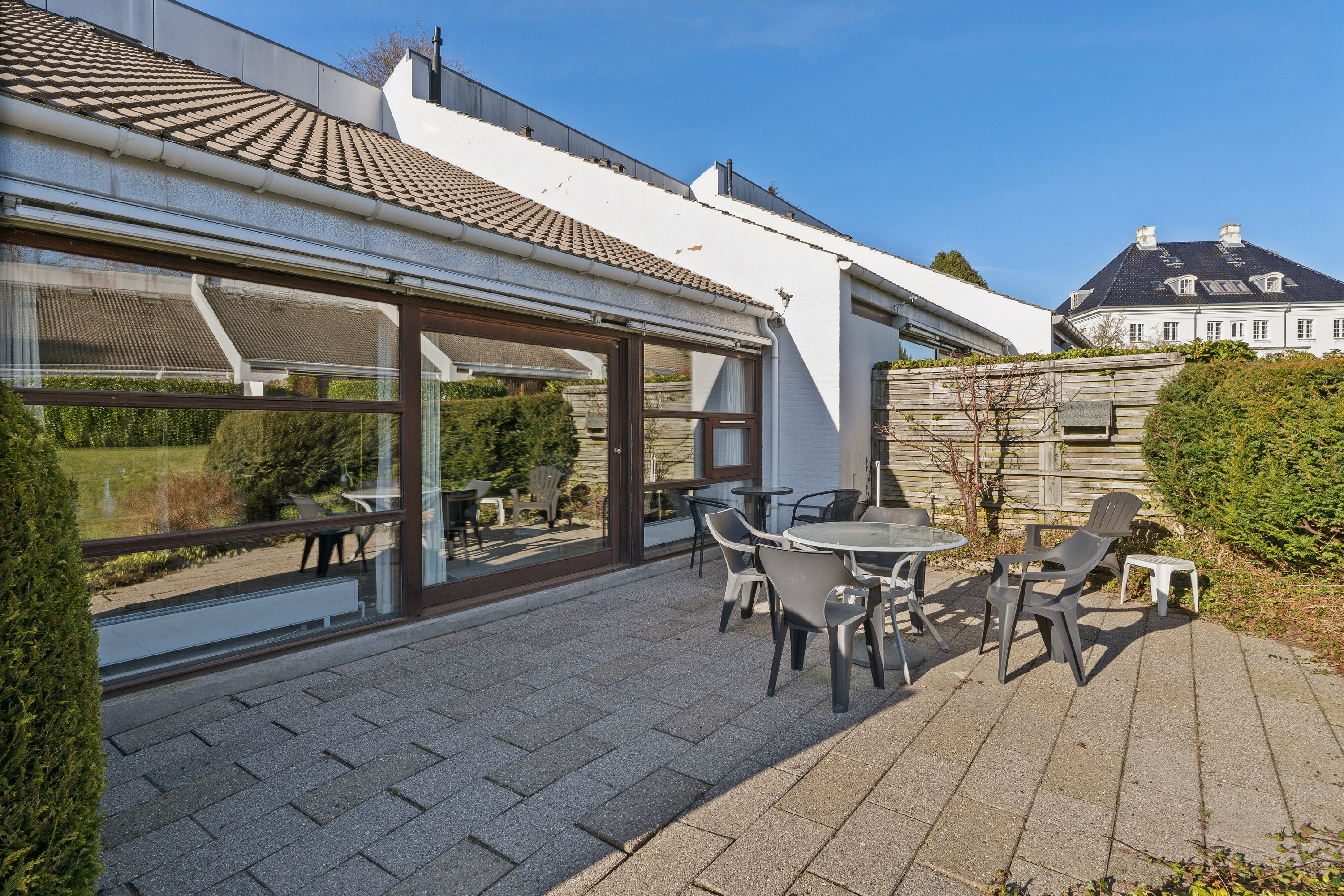 Fremhævet set fra haven billede i fuldskærmstilstand. Billede af Zoarparken 8, 3480 Fredensborg