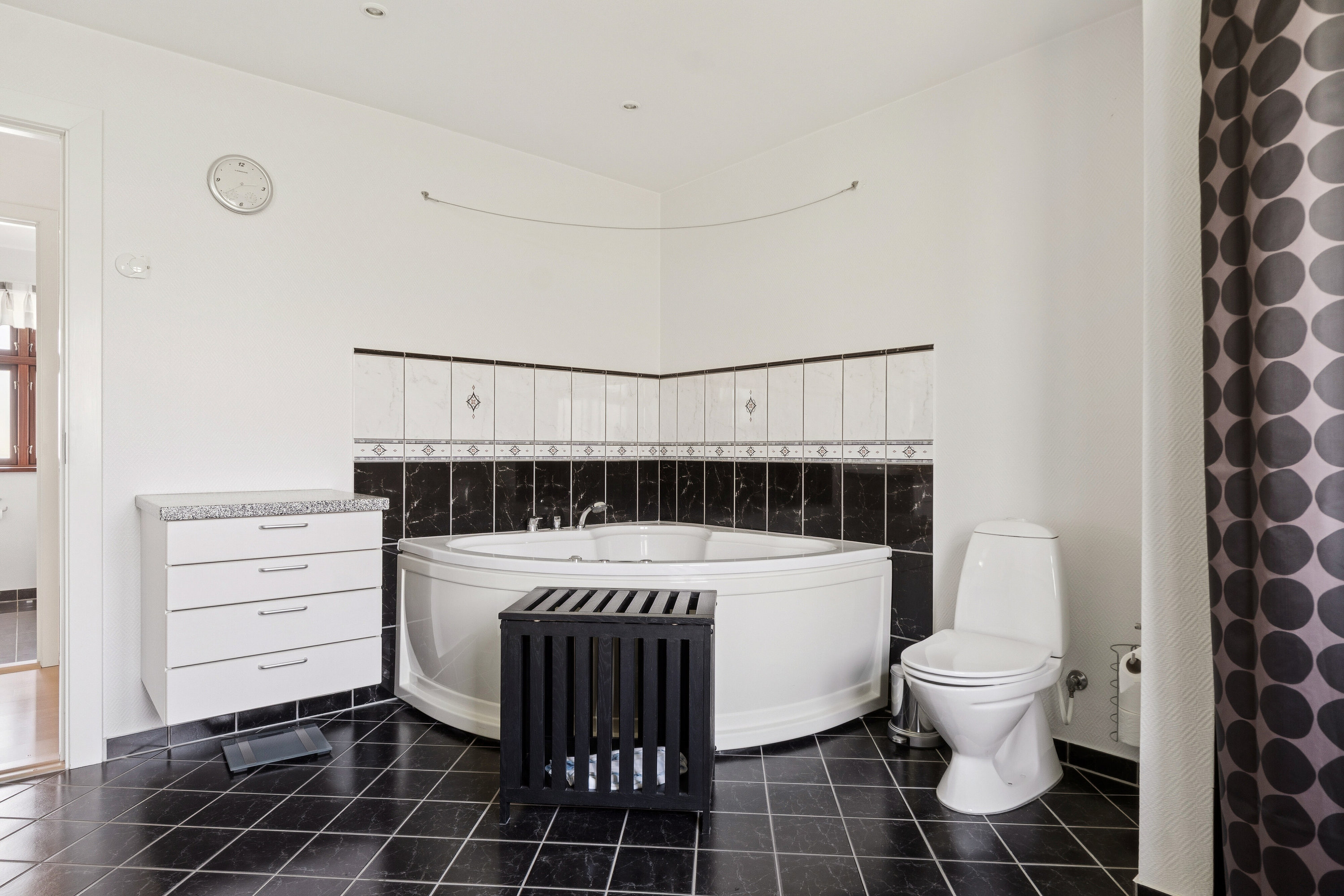 Fremhævet badeværelse billede i fuldskærmstilstand. Billede af Ilbro Byvej 108, 9800 Hjørring