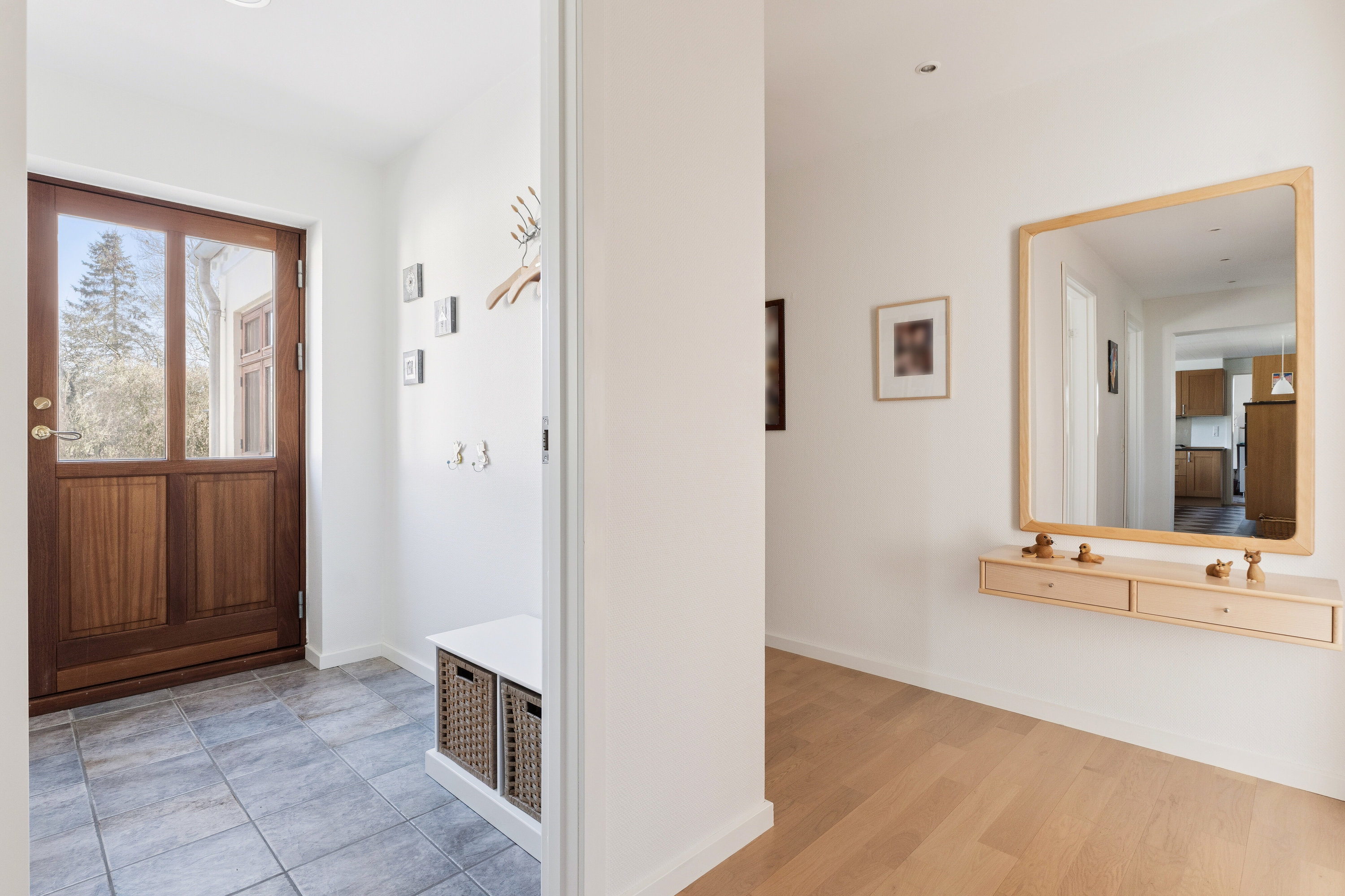 Fremhævet hall billede i fuldskærmstilstand. Billede af Ilbro Byvej 108, 9800 Hjørring