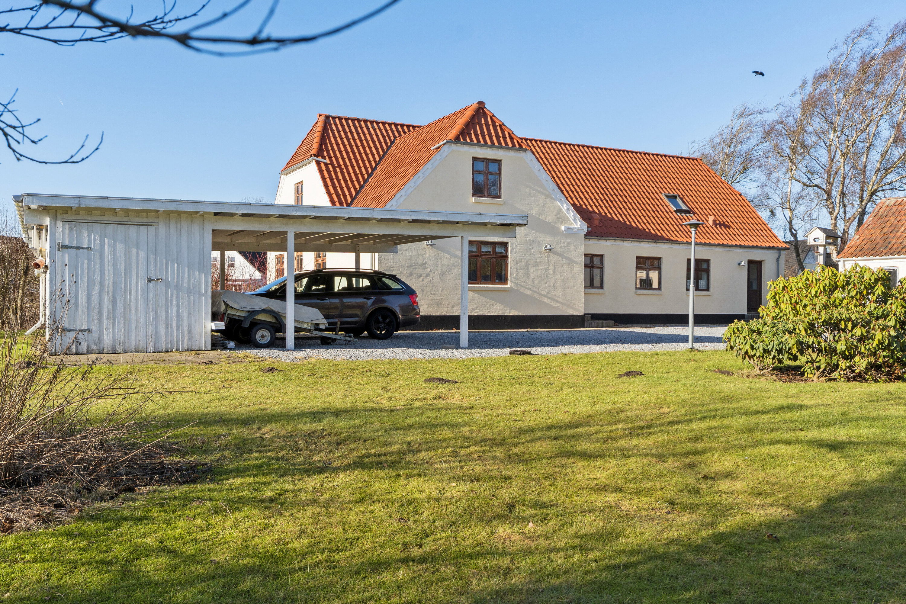 Fremhævet set fra haven billede i fuldskærmstilstand. Billede af Ilbro Byvej 108, 9800 Hjørring