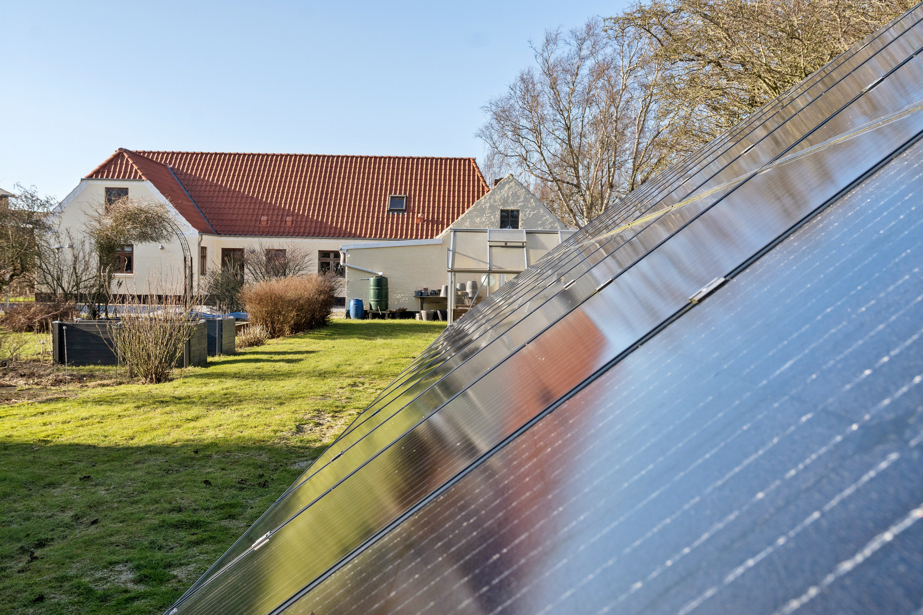 Fremhævet set fra vejen billede i fuldskærmstilstand. Billede af Ilbro Byvej 108, 9800 Hjørring