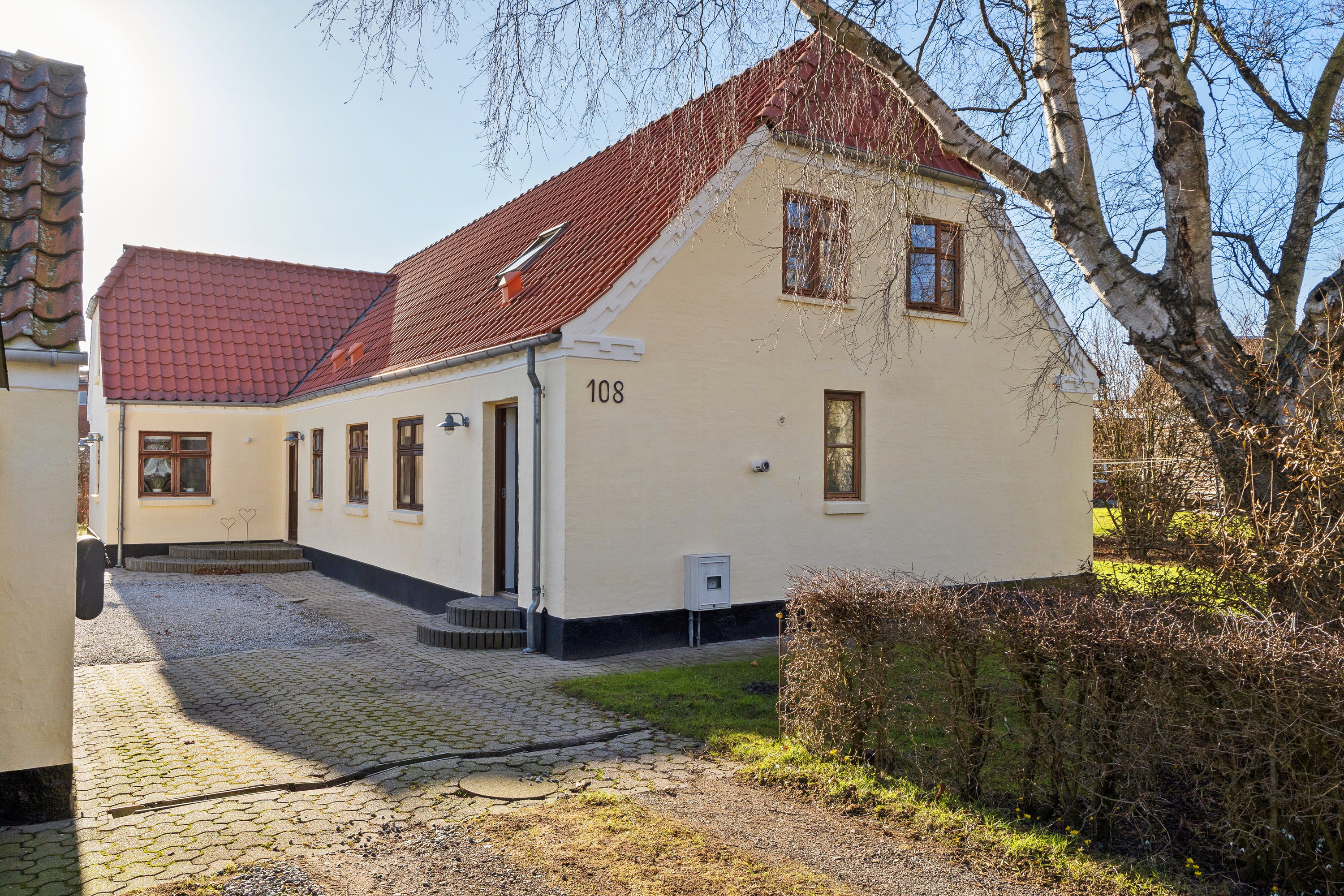 Fremhævet set fra haven billede i fuldskærmstilstand. Billede af Ilbro Byvej 108, 9800 Hjørring