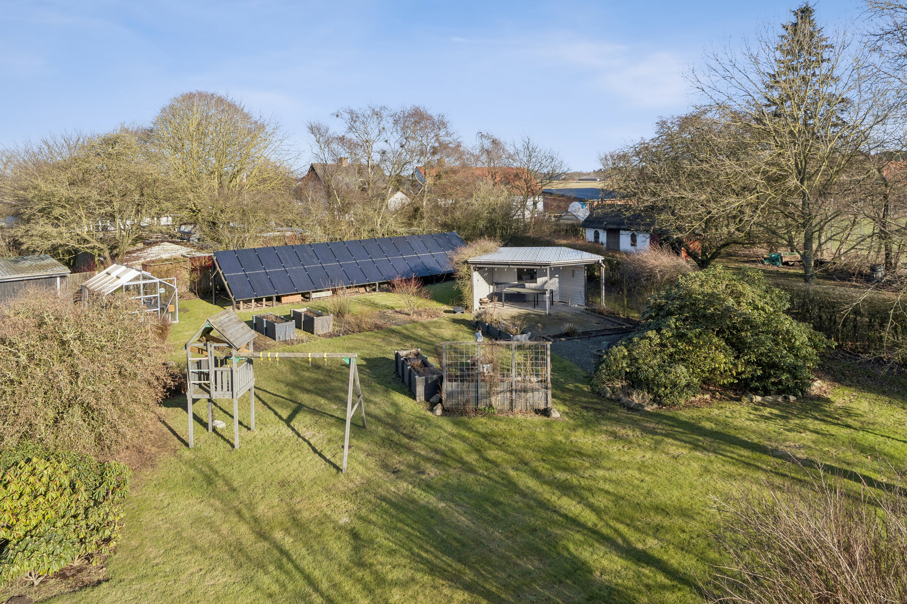 Fremhævet set fra haven billede i fuldskærmstilstand. Billede af Ilbro Byvej 108, 9800 Hjørring