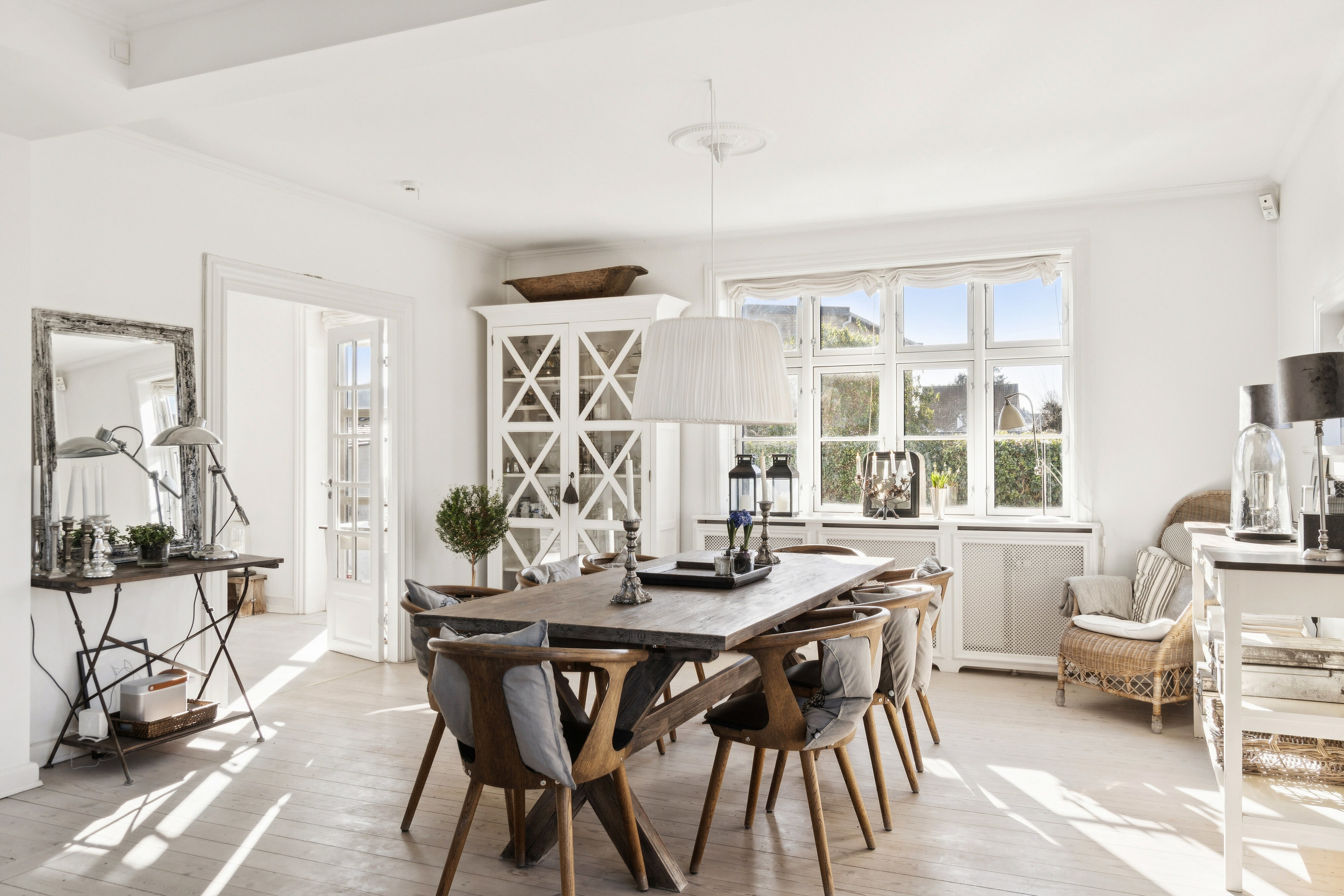 Fremhævet spisestue billede i fuldskærmstilstand. Billede af Hjortekærsvej 119A, 2800 Kongens Lyngby