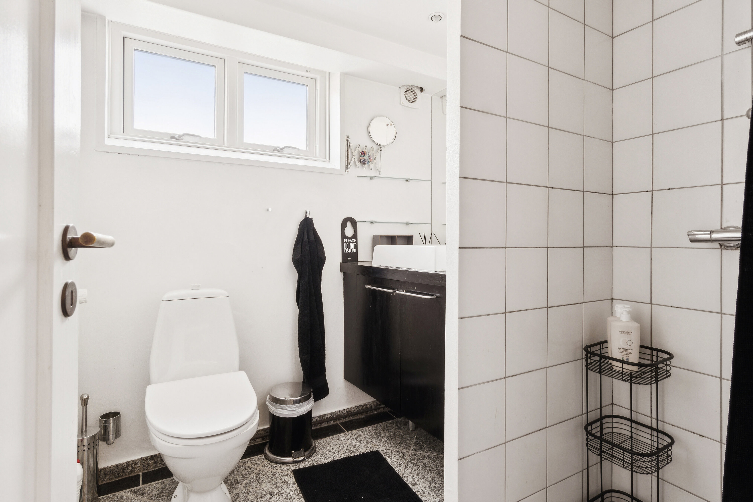 Fremhævet badeværelse billede i fuldskærmstilstand. Billede af Hjortekærsvej 119A, 2800 Kongens Lyngby