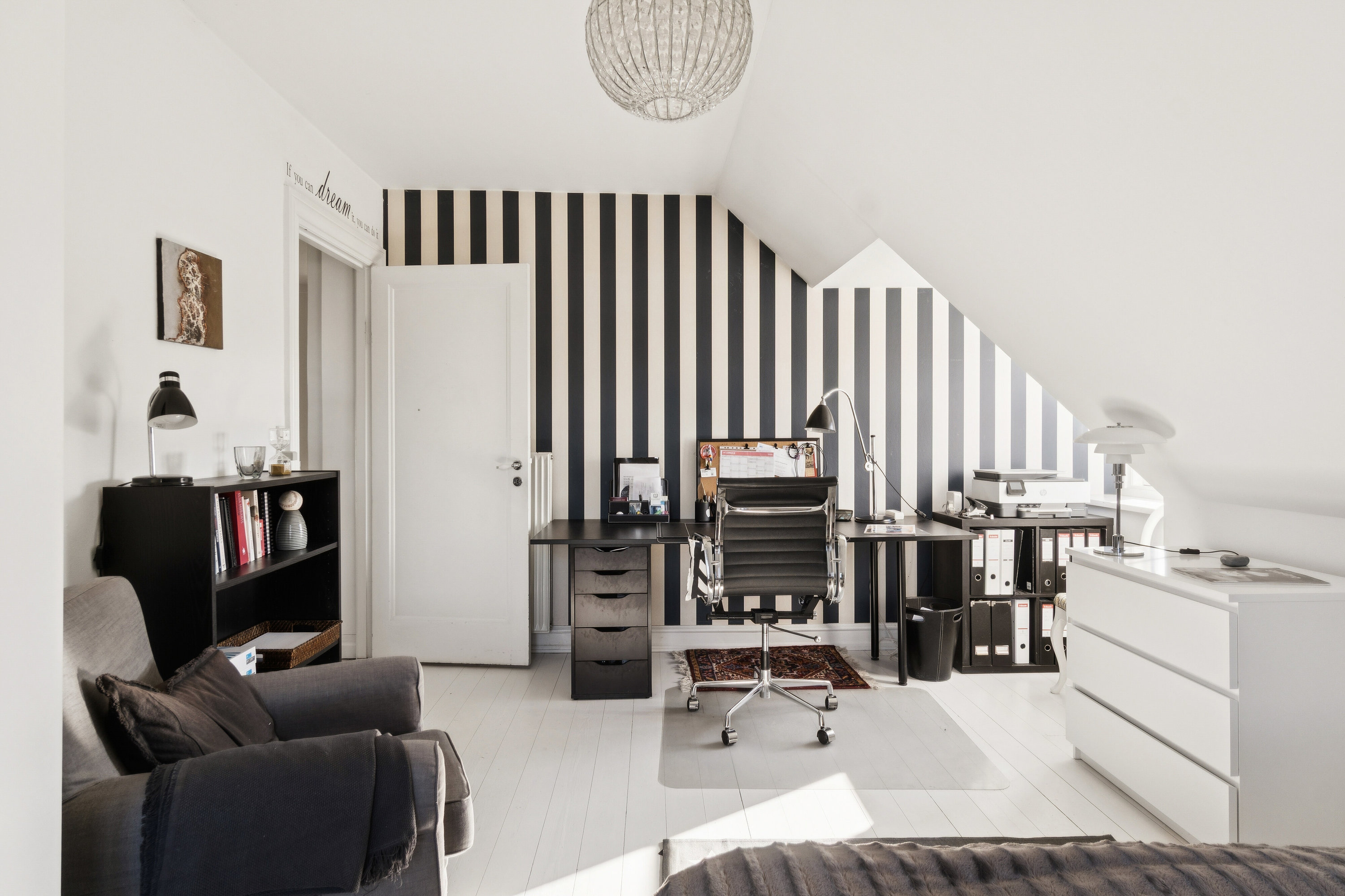 Fremhævet stue billede i fuldskærmstilstand. Billede af Hjortekærsvej 119A, 2800 Kongens Lyngby