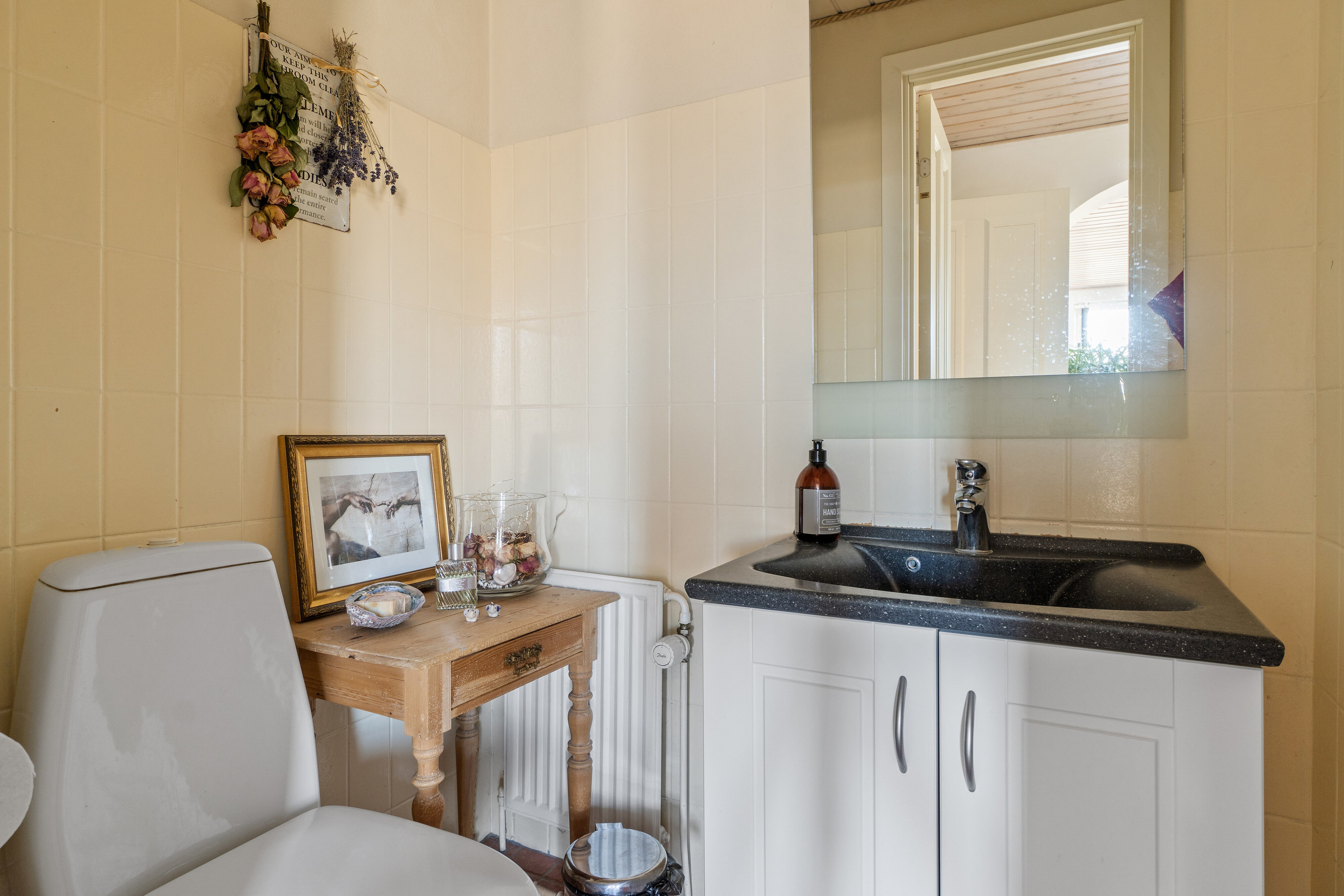 Fremhævet badeværelse billede i fuldskærmstilstand. Billede af Levetoftevej 15, 4690 Haslev