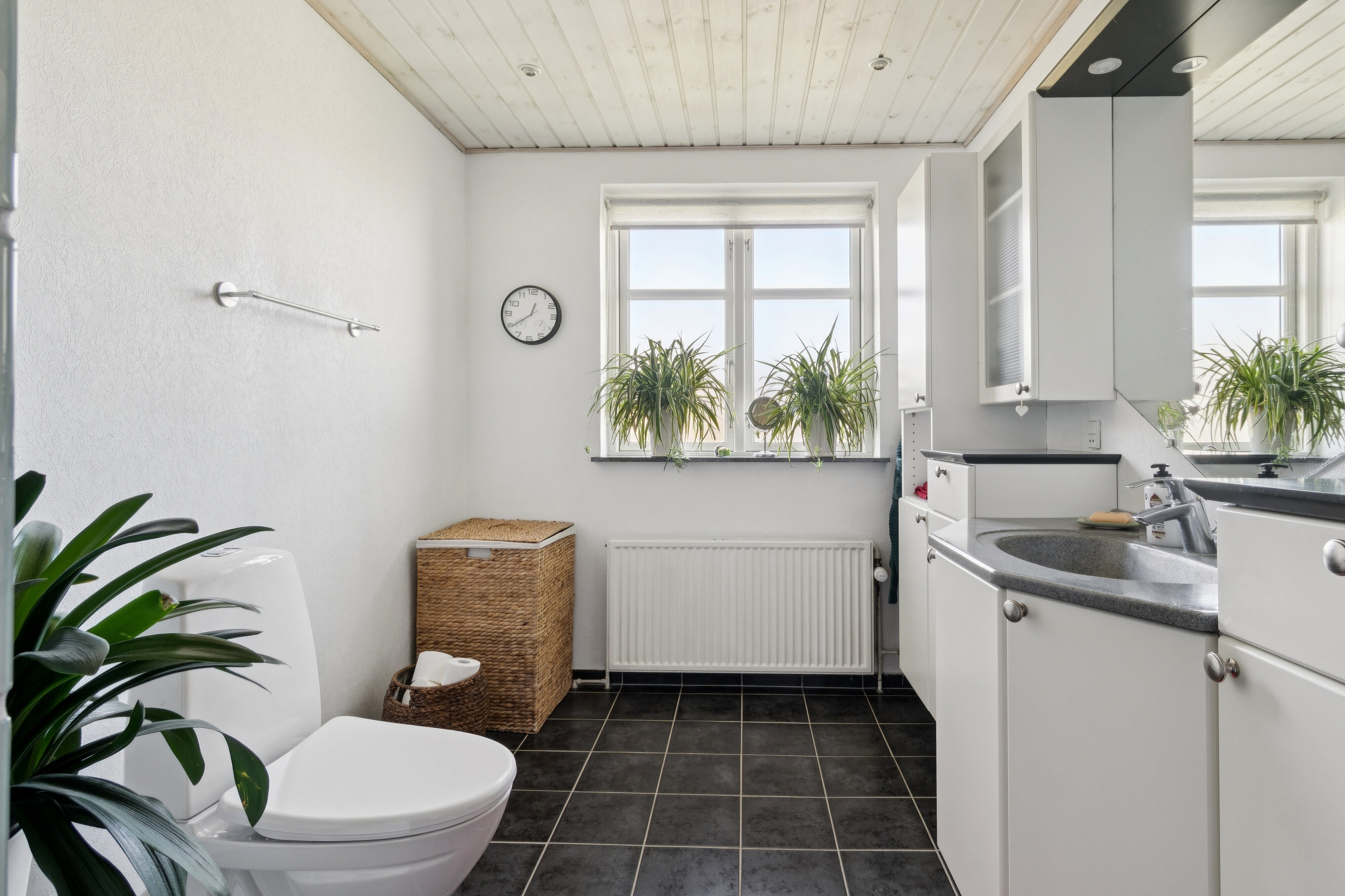 Fremhævet badeværelse billede i fuldskærmstilstand. Billede af Levetoftevej 15, 4690 Haslev