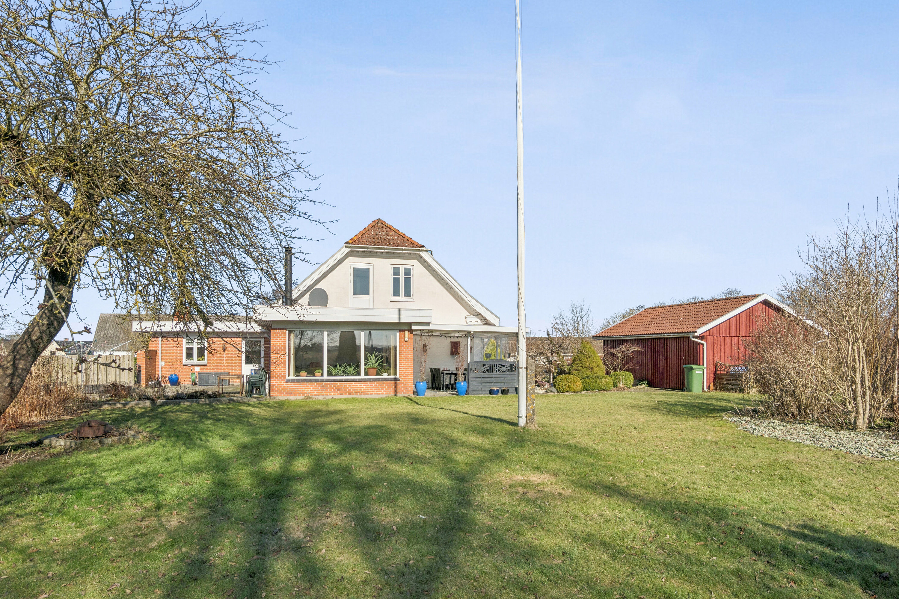 Fremhævet set fra haven billede i fuldskærmstilstand. Billede af Levetoftevej 15, 4690 Haslev