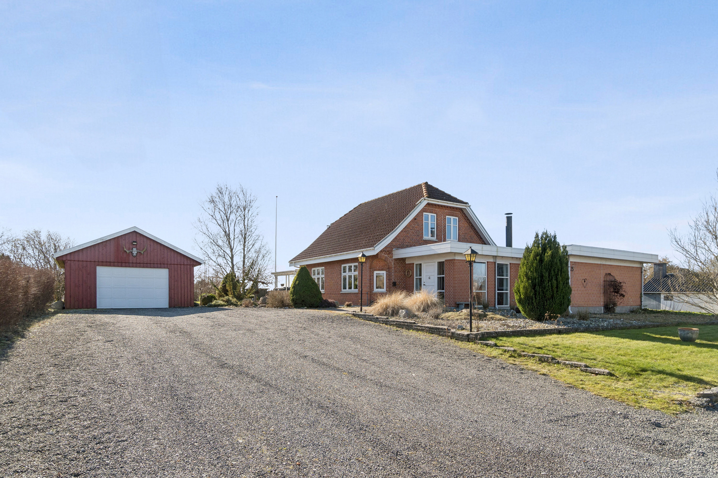 Fremhævet set fra haven billede i fuldskærmstilstand. Billede af Levetoftevej 15, 4690 Haslev