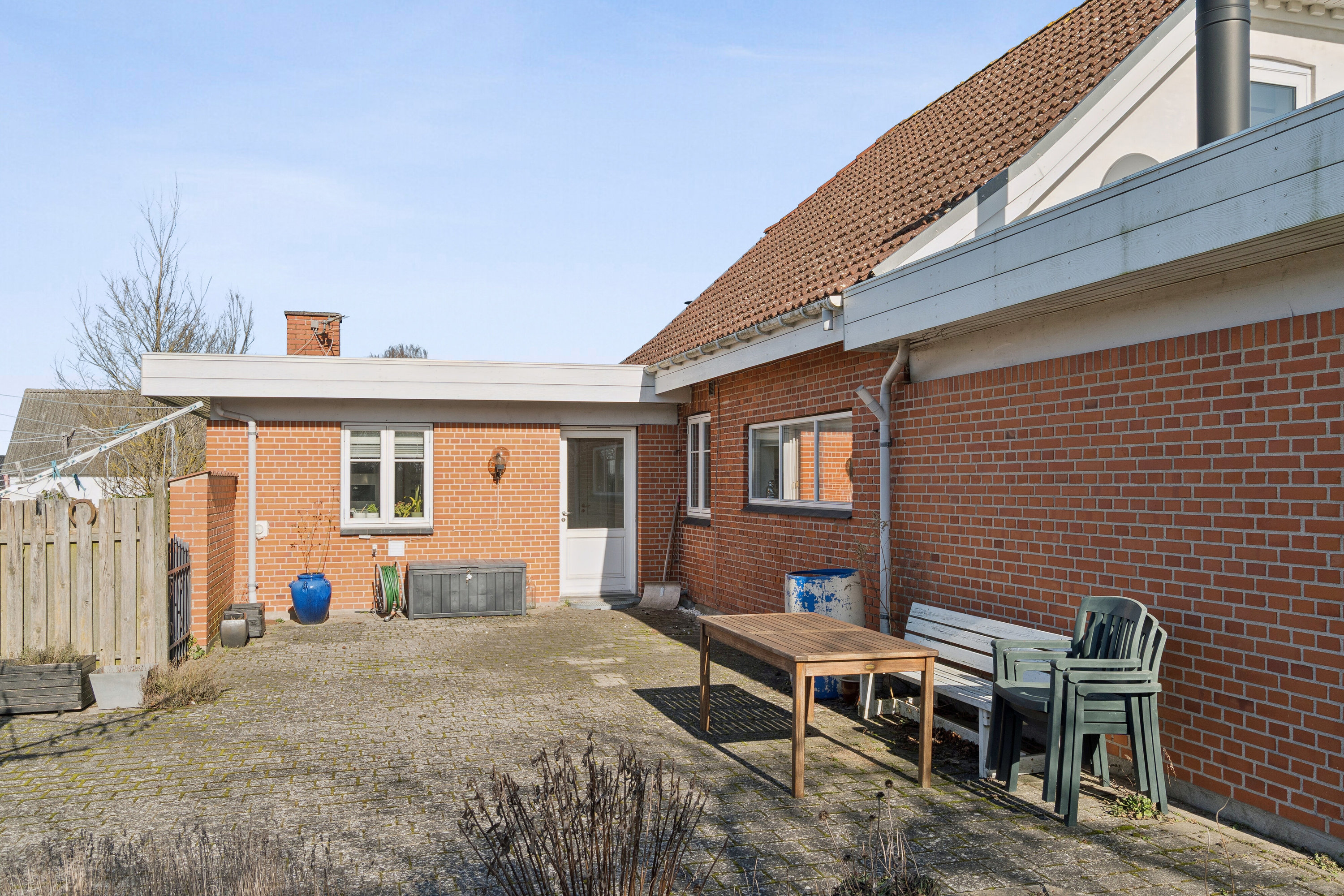 Fremhævet set fra haven billede i fuldskærmstilstand. Billede af Levetoftevej 15, 4690 Haslev