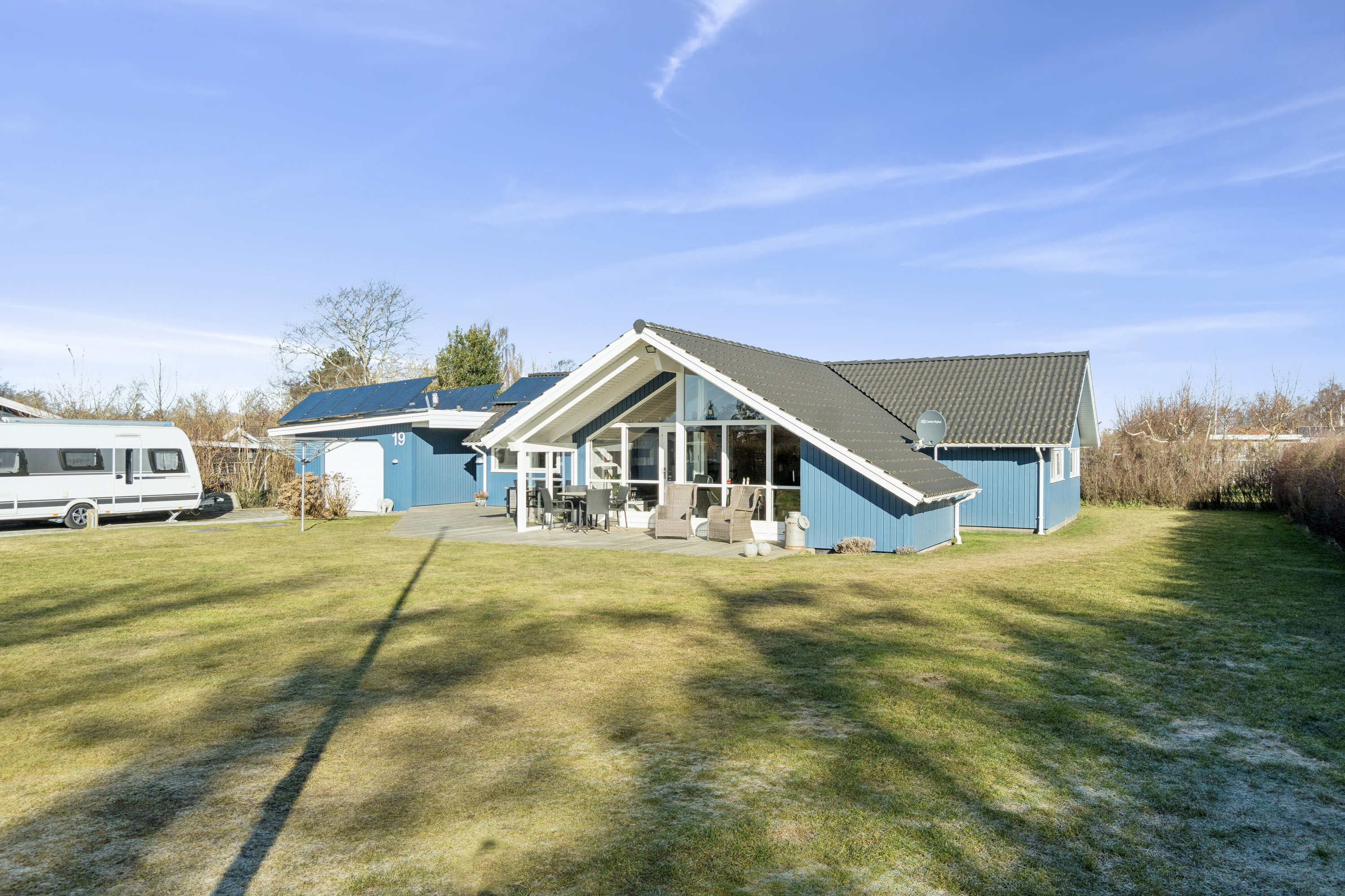 Fremhævet set fra haven billede i fuldskærmstilstand. Billede af Engtoften 19, Kelstrup, 4200 Slagelse