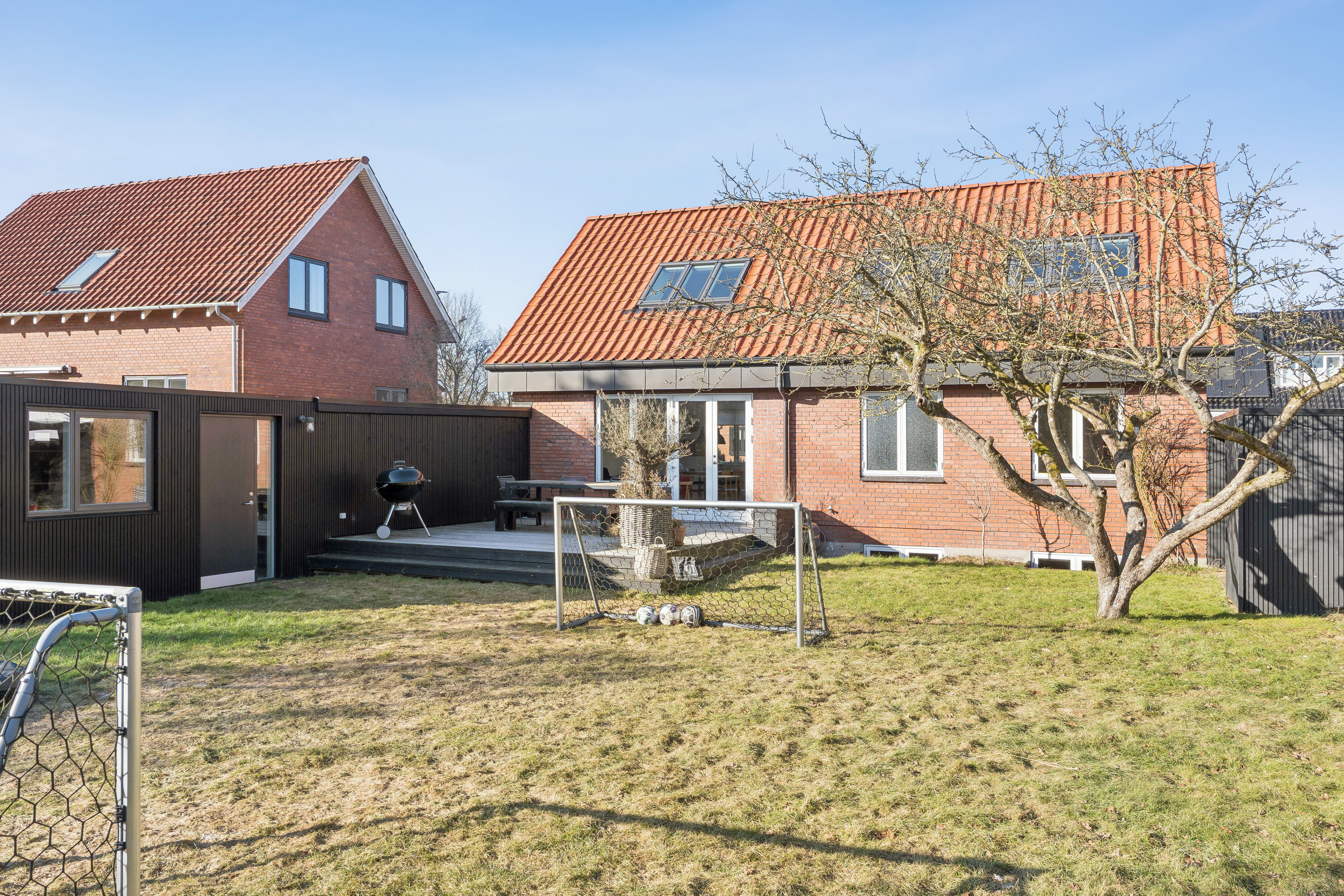 Fremhævet set fra haven billede i fuldskærmstilstand. Billede af Vestre Allé 23, 8600 Silkeborg