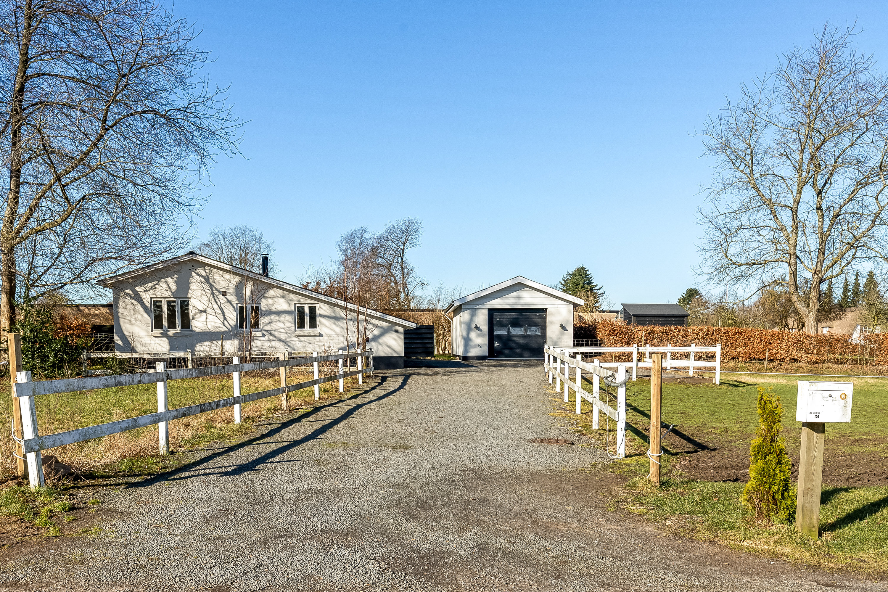 Fremhævet indkørsel billede i fuldskærmstilstand. Billede af Gl. Bjært 34, 6091 Bjert