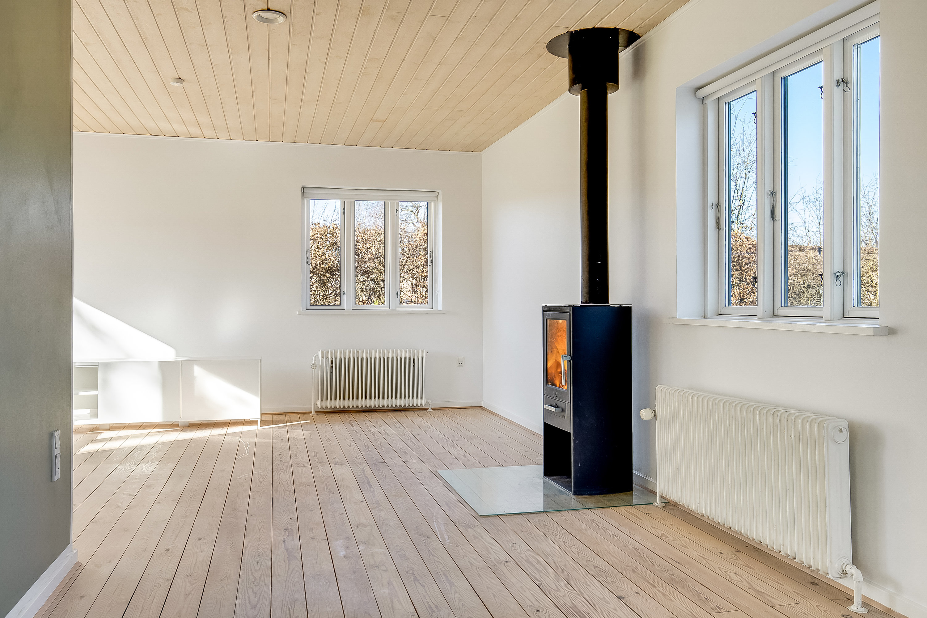 Fremhævet stue billede i fuldskærmstilstand. Billede af Gl. Bjært 34, 6091 Bjert