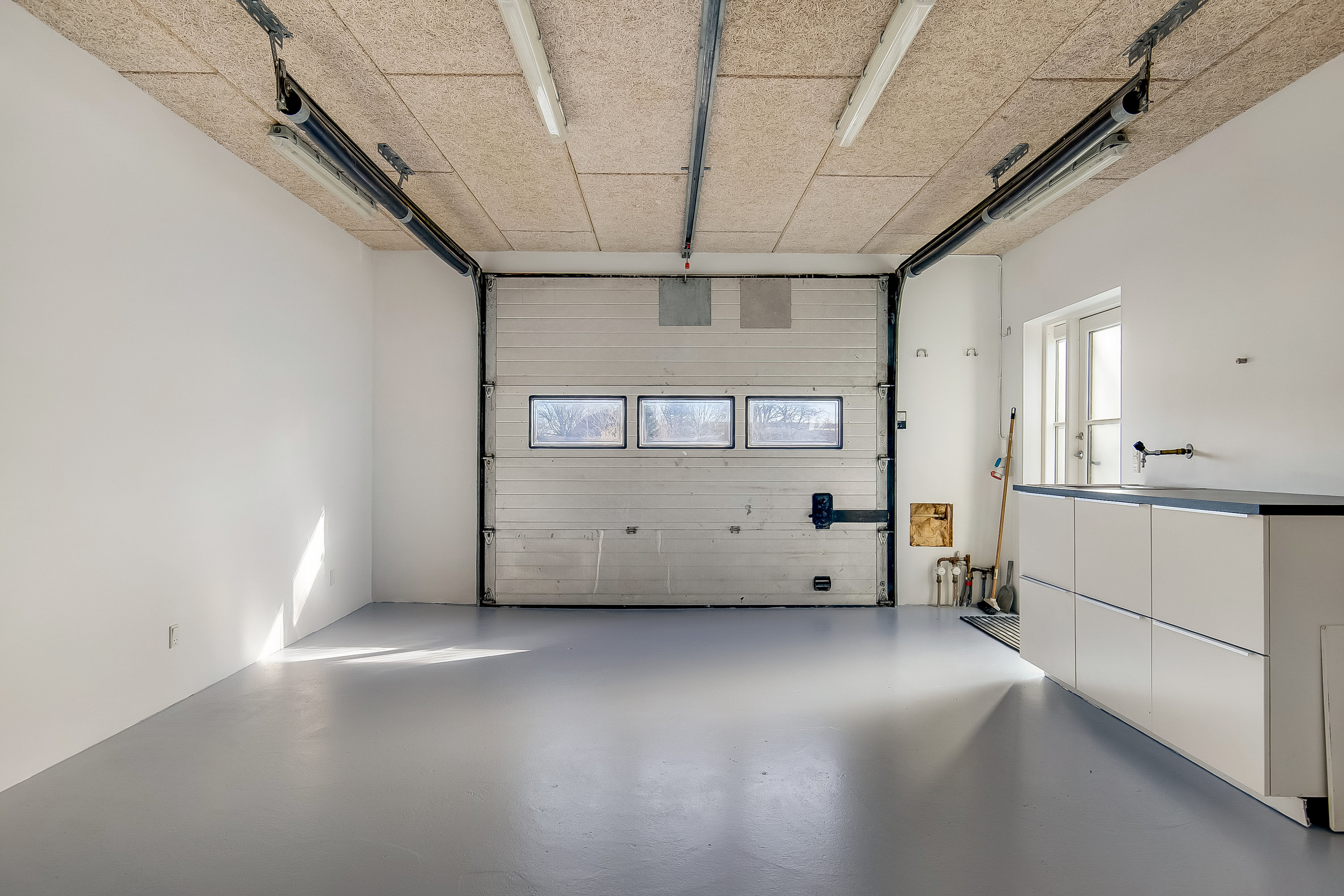 Fremhævet garage billede i fuldskærmstilstand. Billede af Gl. Bjært 34, 6091 Bjert