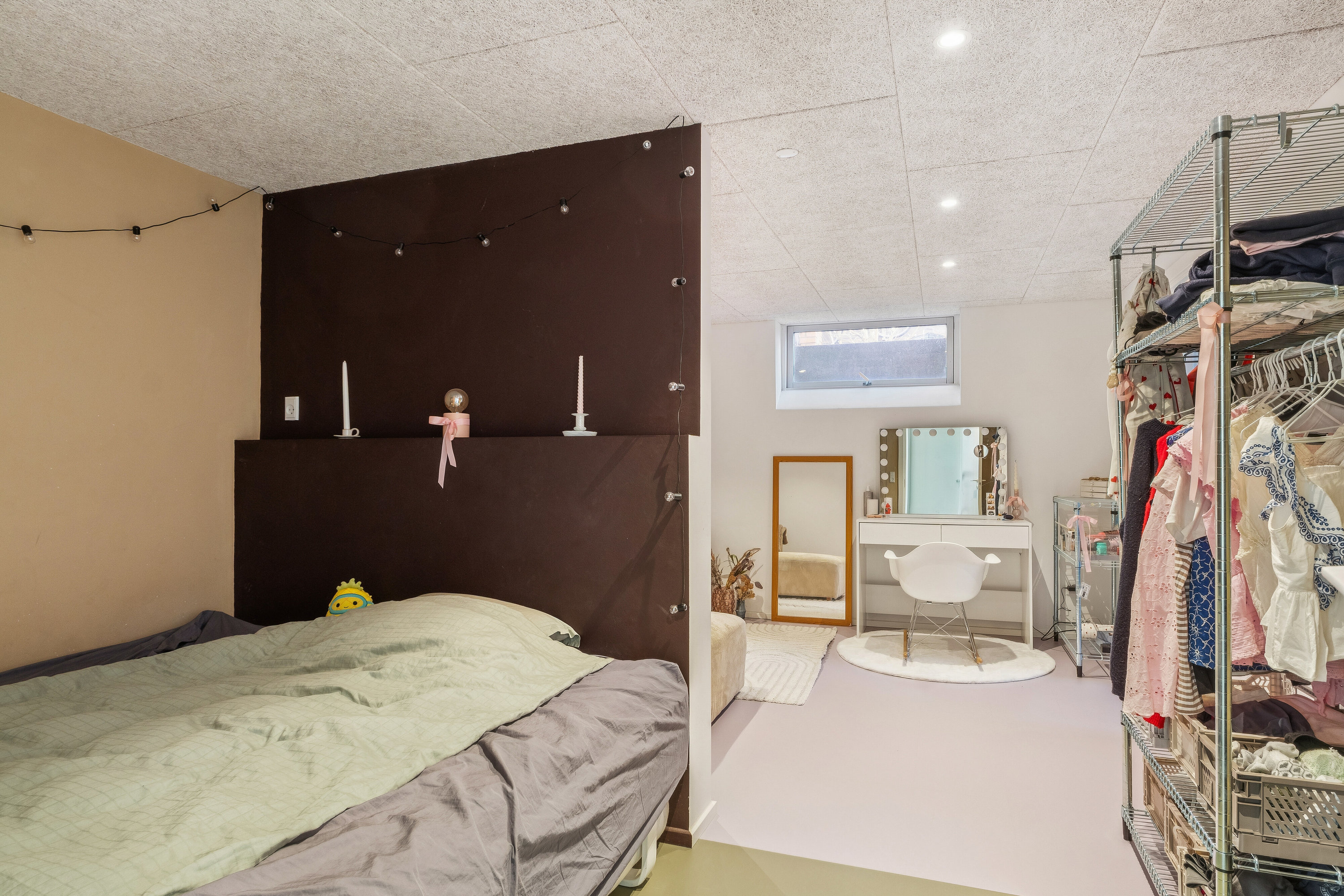 Fremhævet soveværelse billede i fuldskærmstilstand. Billede af Vestre Allé 23, 8600 Silkeborg