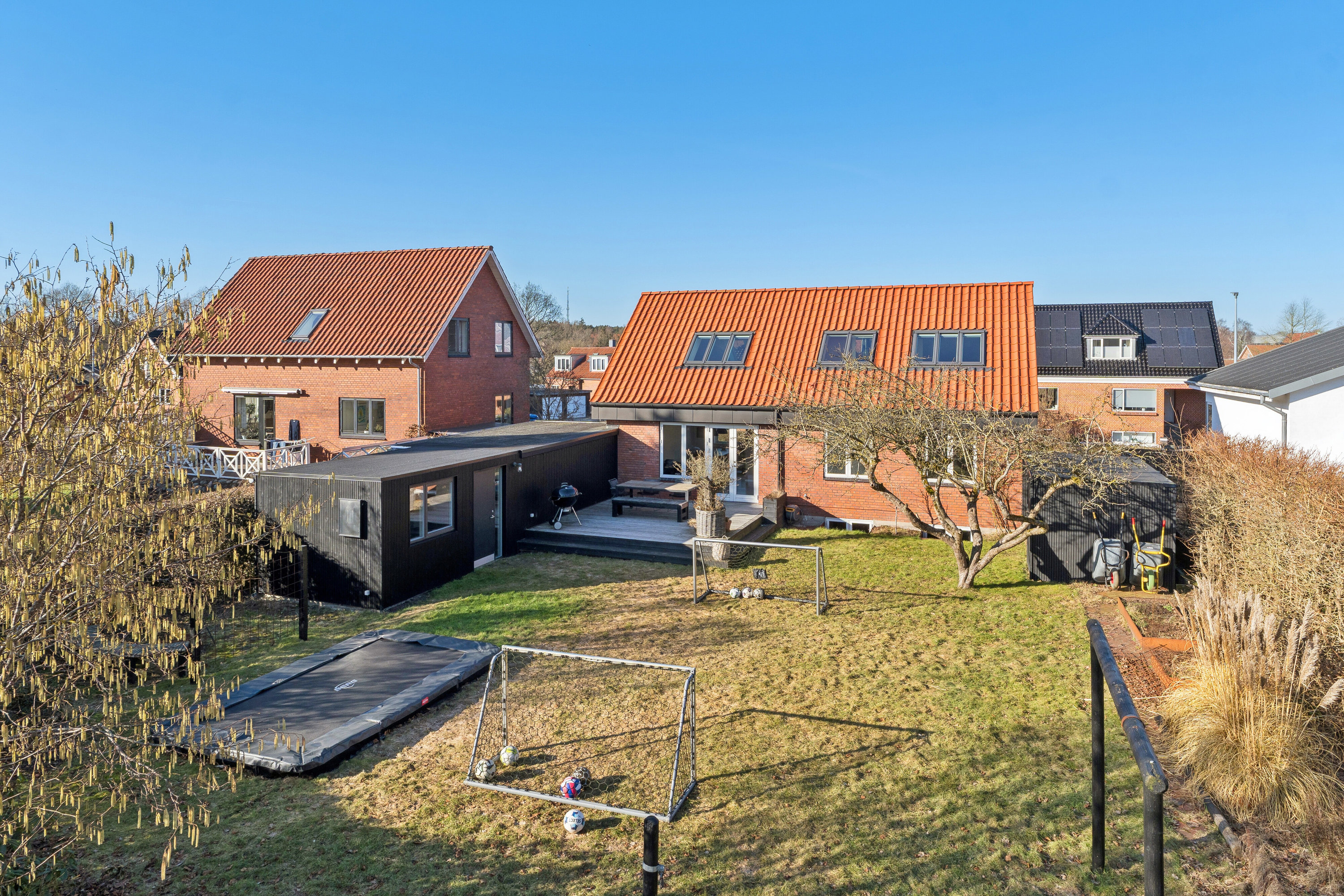 Fremhævet set fra haven billede i fuldskærmstilstand. Billede af Vestre Allé 23, 8600 Silkeborg