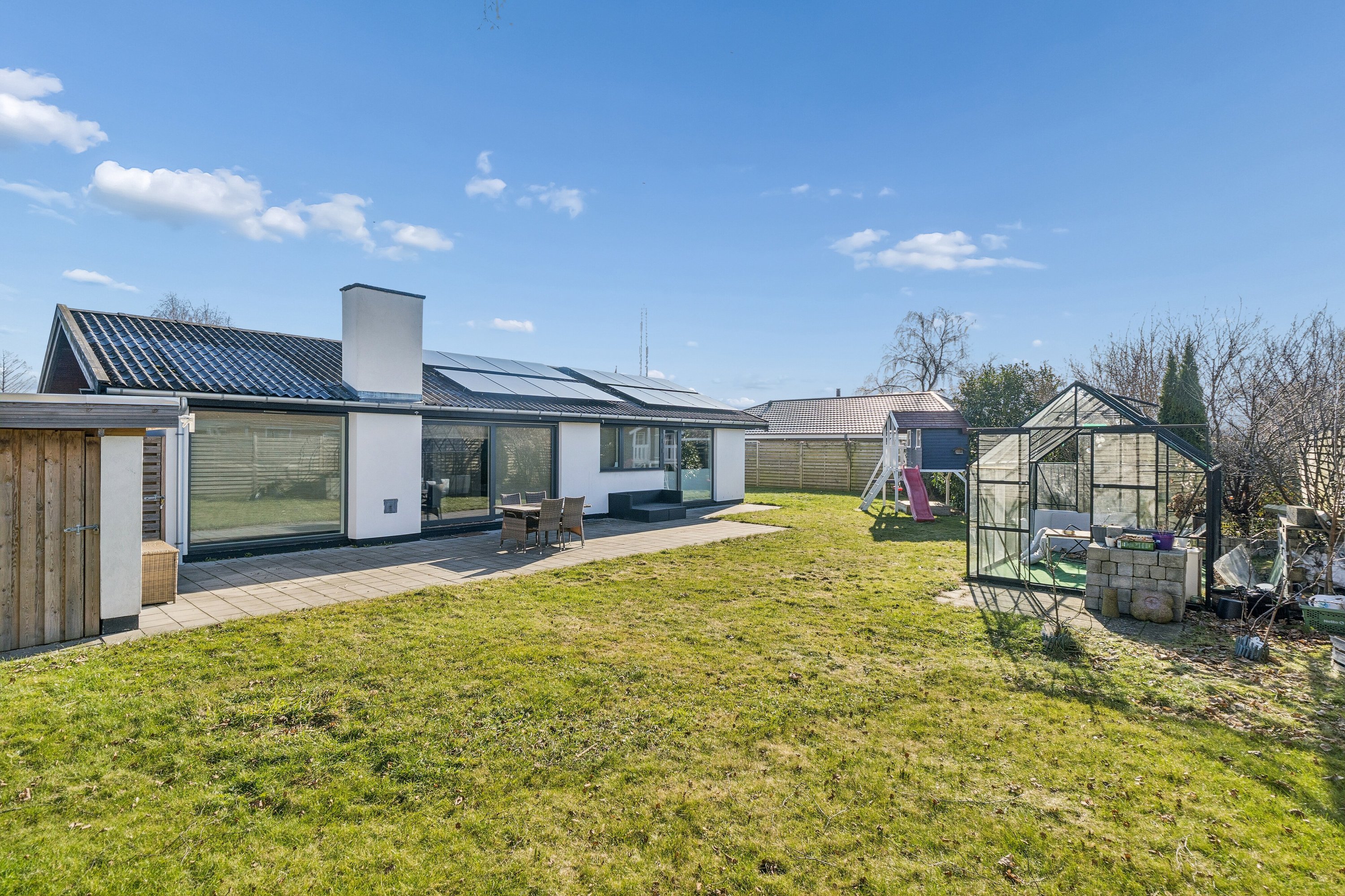 Fremhævet set fra vejen billede i fuldskærmstilstand. Billede af Kongsager 35, 2620 Albertslund