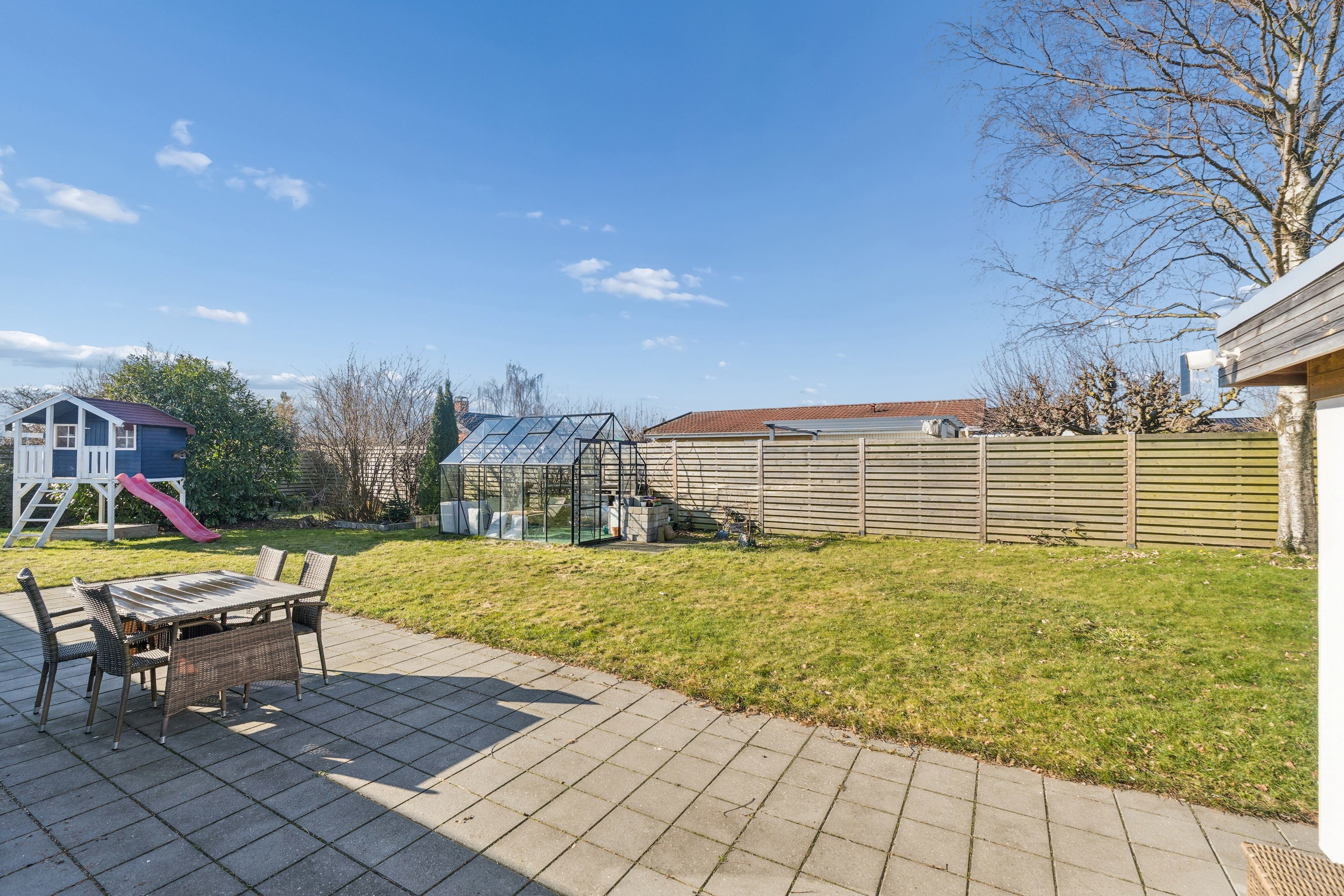 Fremhævet udendørs billede i fuldskærmstilstand. Billede af Kongsager 35, 2620 Albertslund