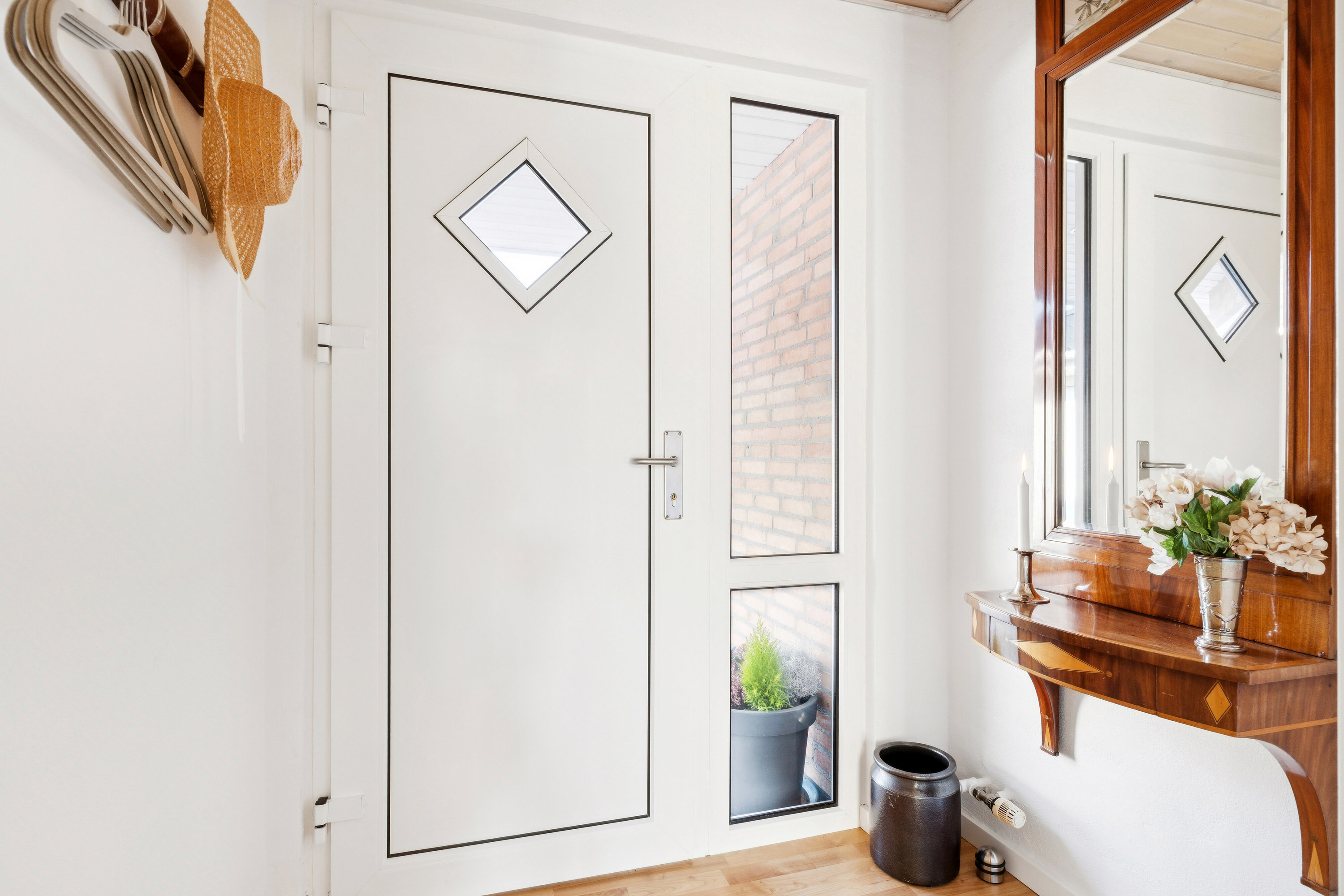 Fremhævet hall billede i fuldskærmstilstand. Billede af Kalveknækket 19, Kollund, 6340 Kruså