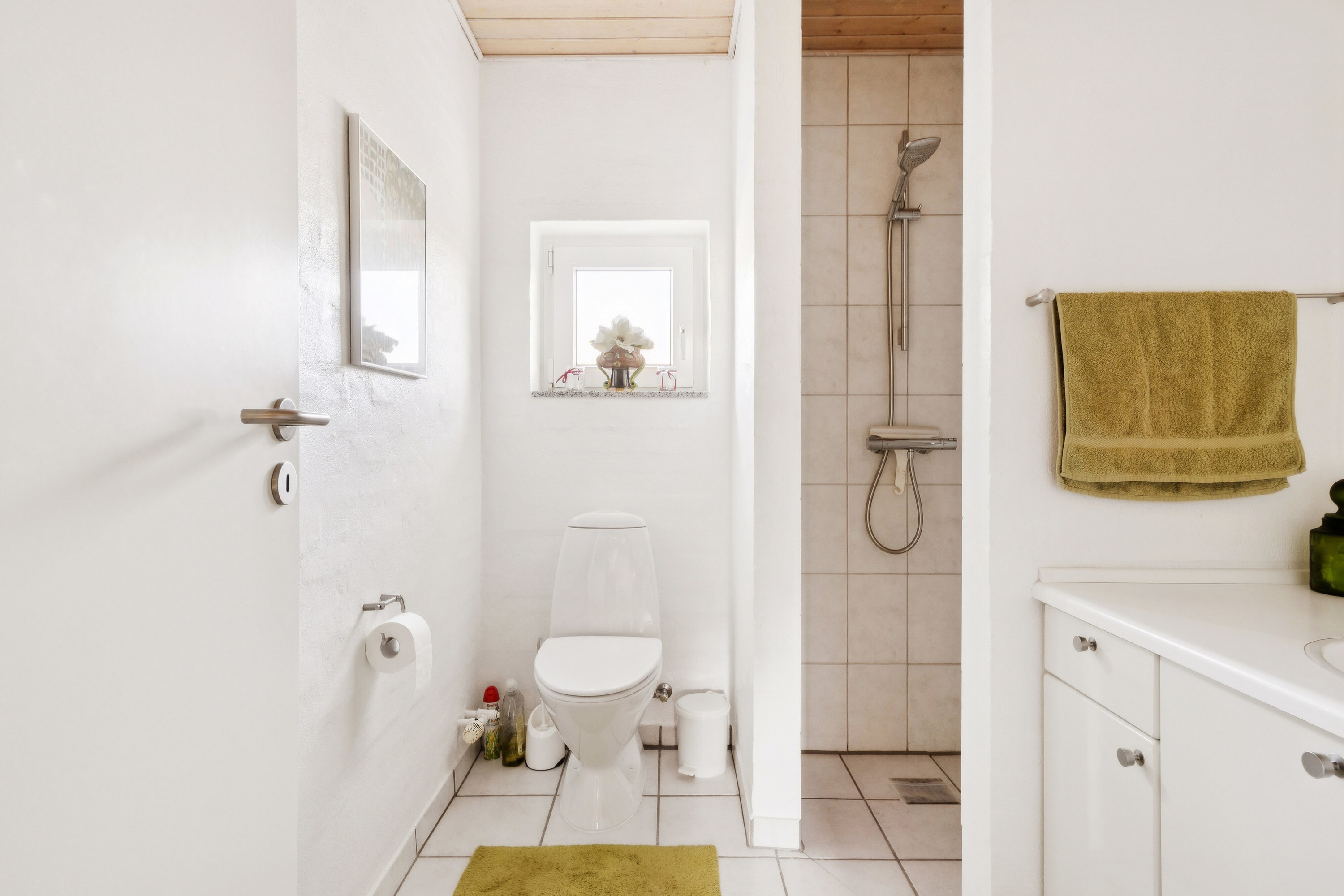 Fremhævet badeværelse billede i fuldskærmstilstand. Billede af Kalveknækket 19, Kollund, 6340 Kruså