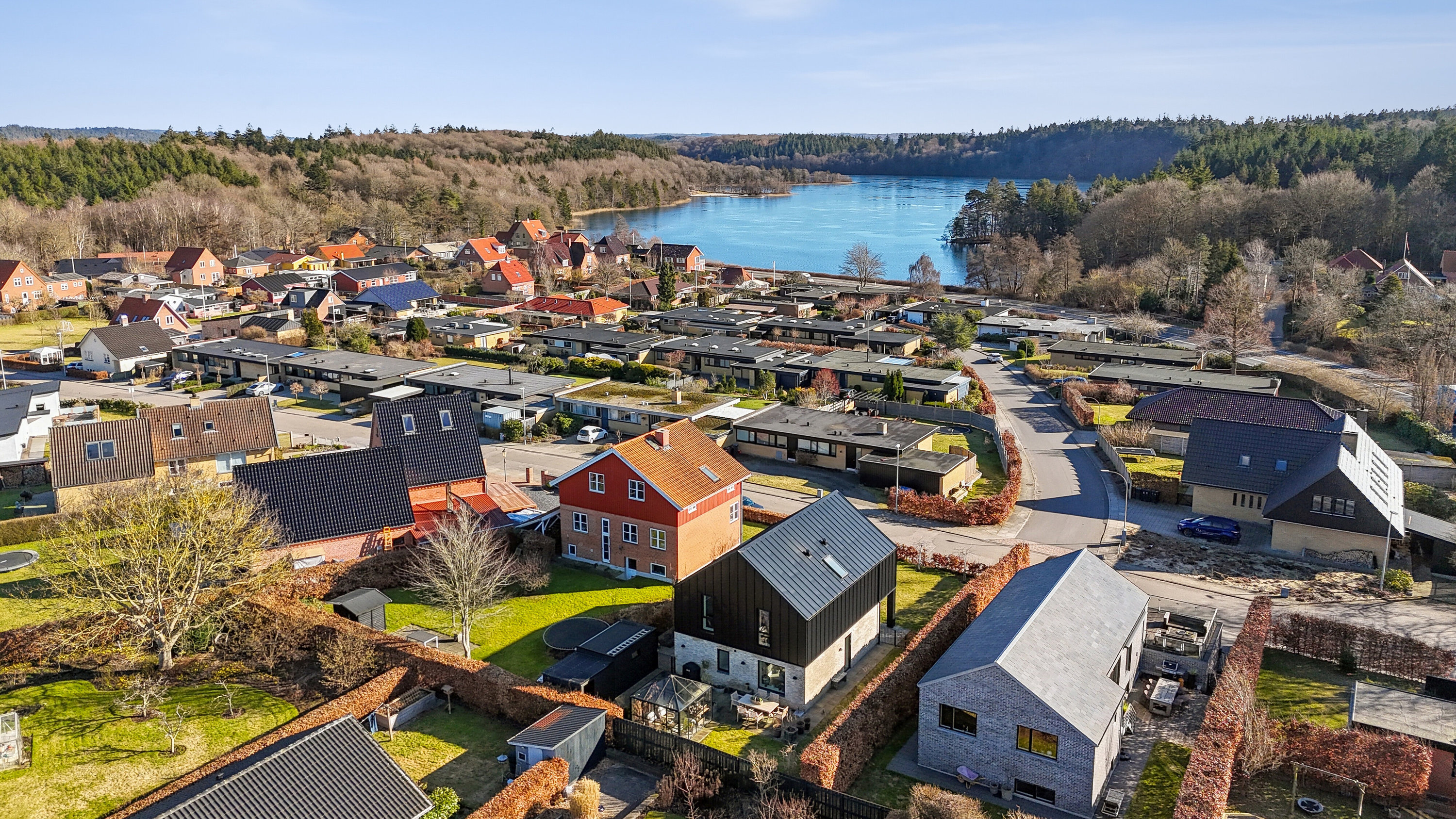 Fremhævet luftfoto billede i fuldskærmstilstand. Billede af Parkvænget 18, 8600 Silkeborg