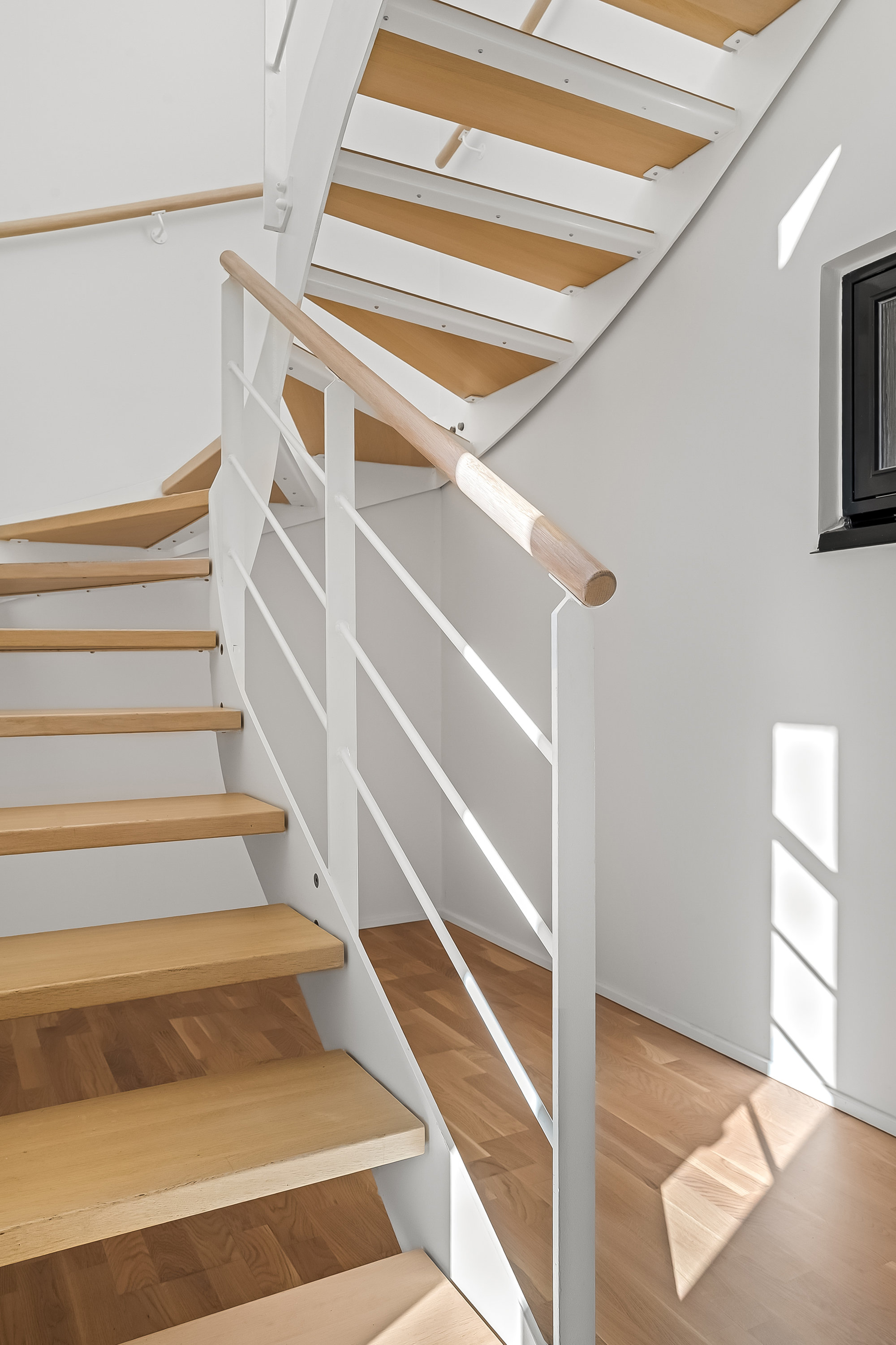 Fremhævet trappe billede i fuldskærmstilstand. Billede af Ewaldsvej 32-34, 7500 Holstebro